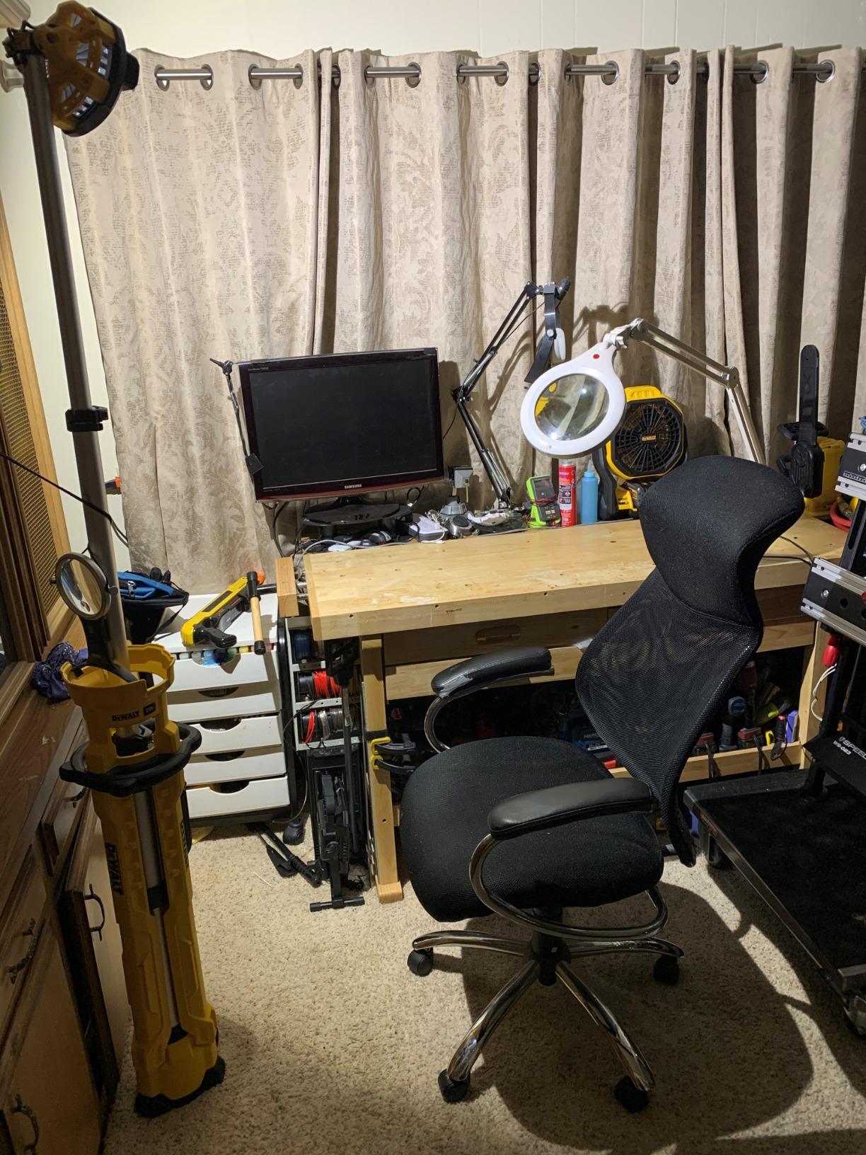 DEWALT 20V MAX LED Work Light with Stand, Tripod Light, 3000 Lumens of Brightness with 3 Modes, Tool Only (DCL079B) customer photo 1
