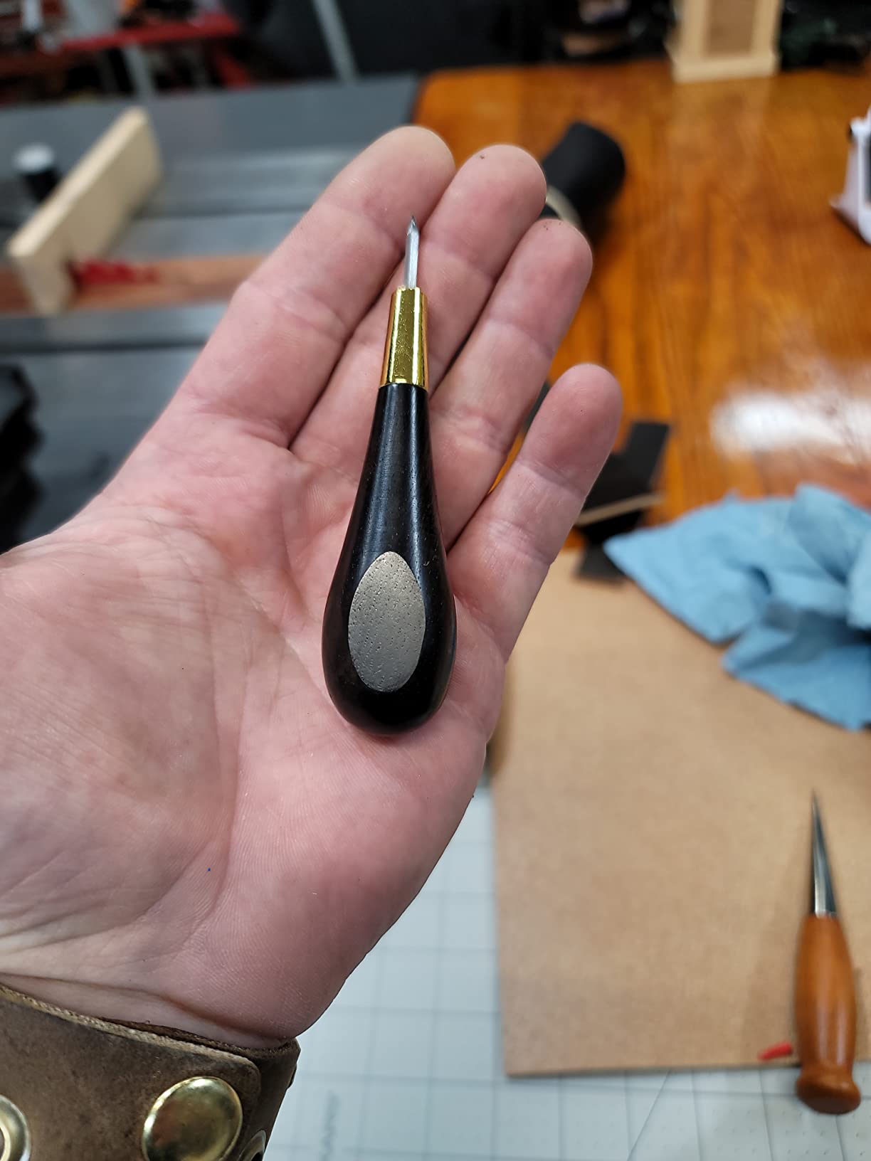WUTA Shape Leather Craft Diamond Stitching Awl with Ebony Blackwood Handle customer photo 1