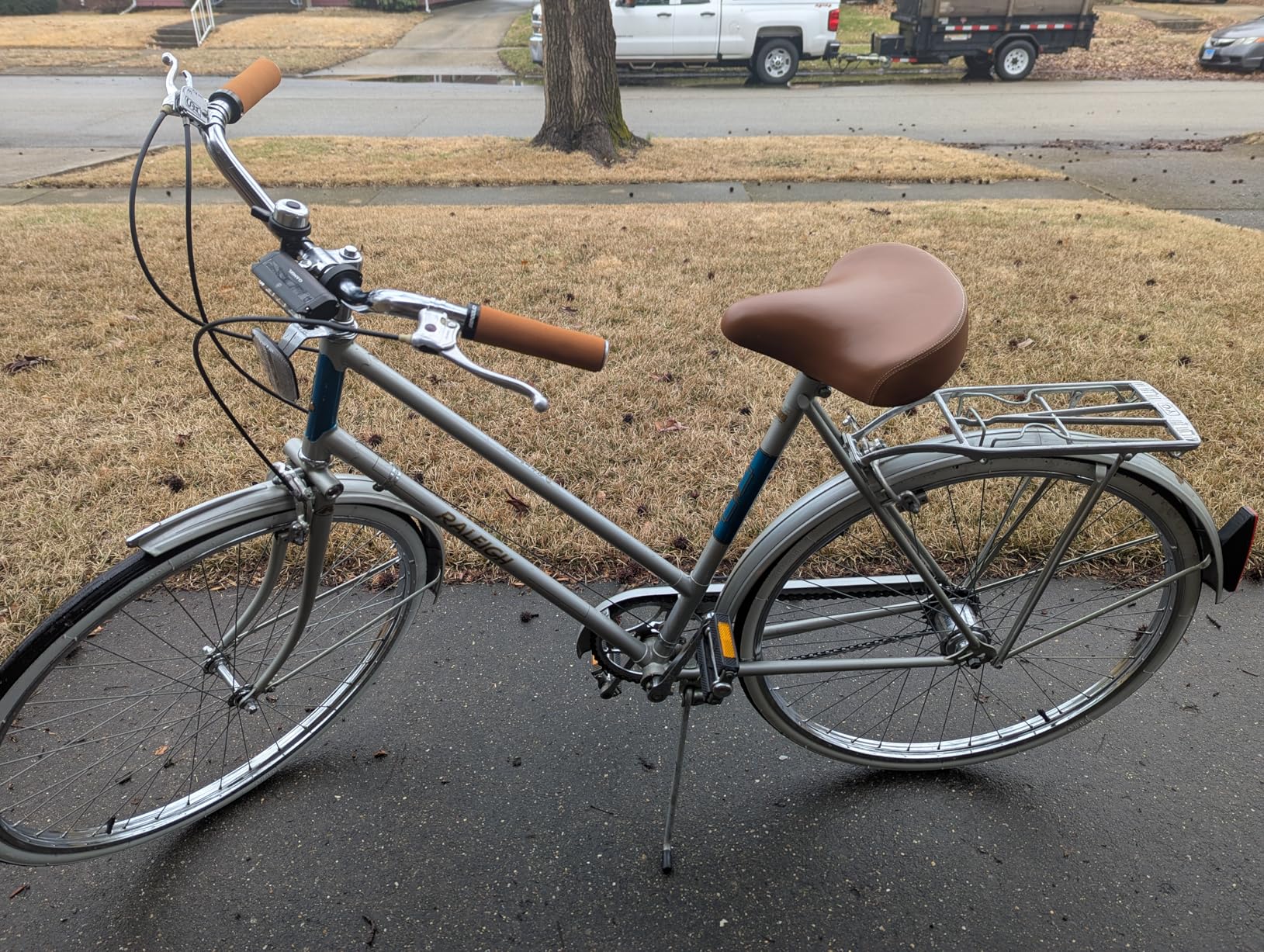 Bikeroo Wide Cruiser Saddle - Comfort Seat Fits Indoor & Outdoor Bicycles - Steel Spring & Elastomer Suspension - Memory Foam customer photo 1