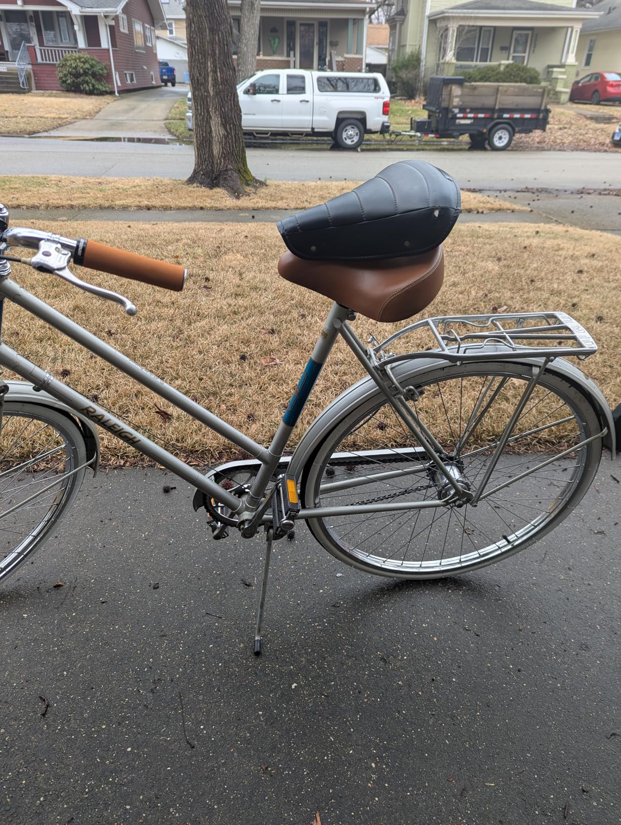 Bikeroo Wide Cruiser Saddle - Comfort Seat Fits Indoor & Outdoor Bicycles - Steel Spring & Elastomer Suspension - Memory Foam customer photo 2