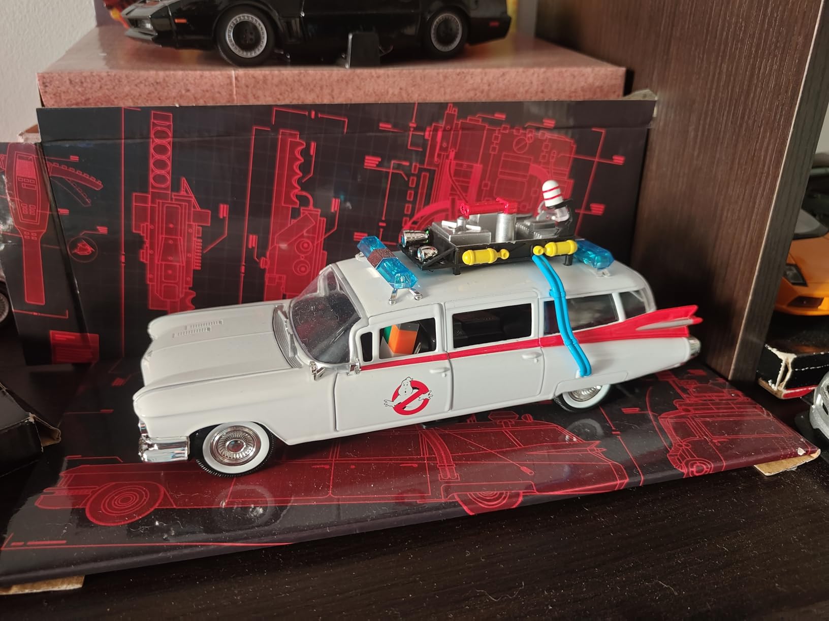 Jada Toys Hollywood Rides: Ghostbusters ECTO-1 White 1: 24 Scale customer photo 1