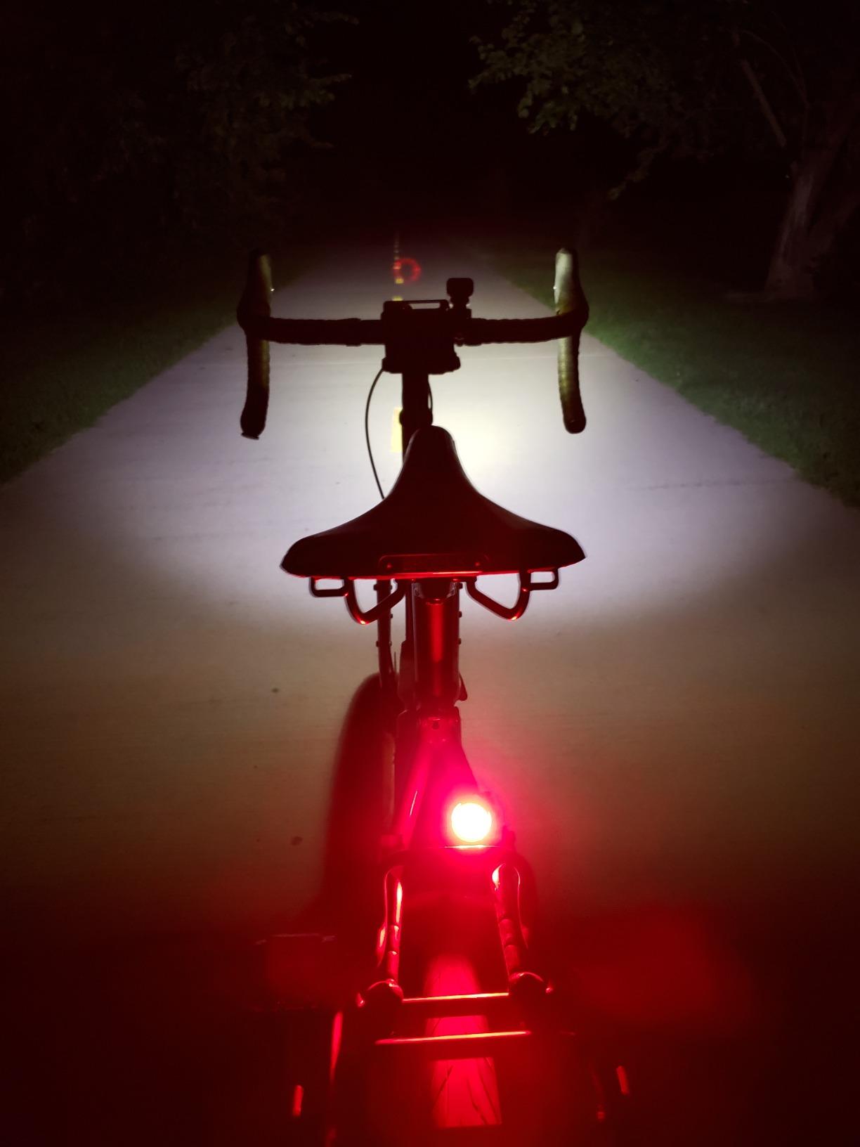 BrightRoad 850 Lumens Front Bike Light, Rechargeable Bike Headlight with 7 Modes, MTB Bicycle Light for Night Riding, 85 Degree Wide Beam, 650ft Visibility, IPX6 Waterproof, Upgraded Stable Handlebar Mount customer photo 1