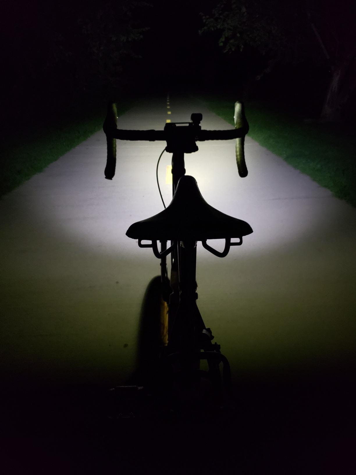 BrightRoad 850 Lumens Front Bike Light, Rechargeable Bike Headlight with 7 Modes, MTB Bicycle Light for Night Riding, 85 Degree Wide Beam, 650ft Visibility, IPX6 Waterproof, Upgraded Stable Handlebar Mount customer photo 2
