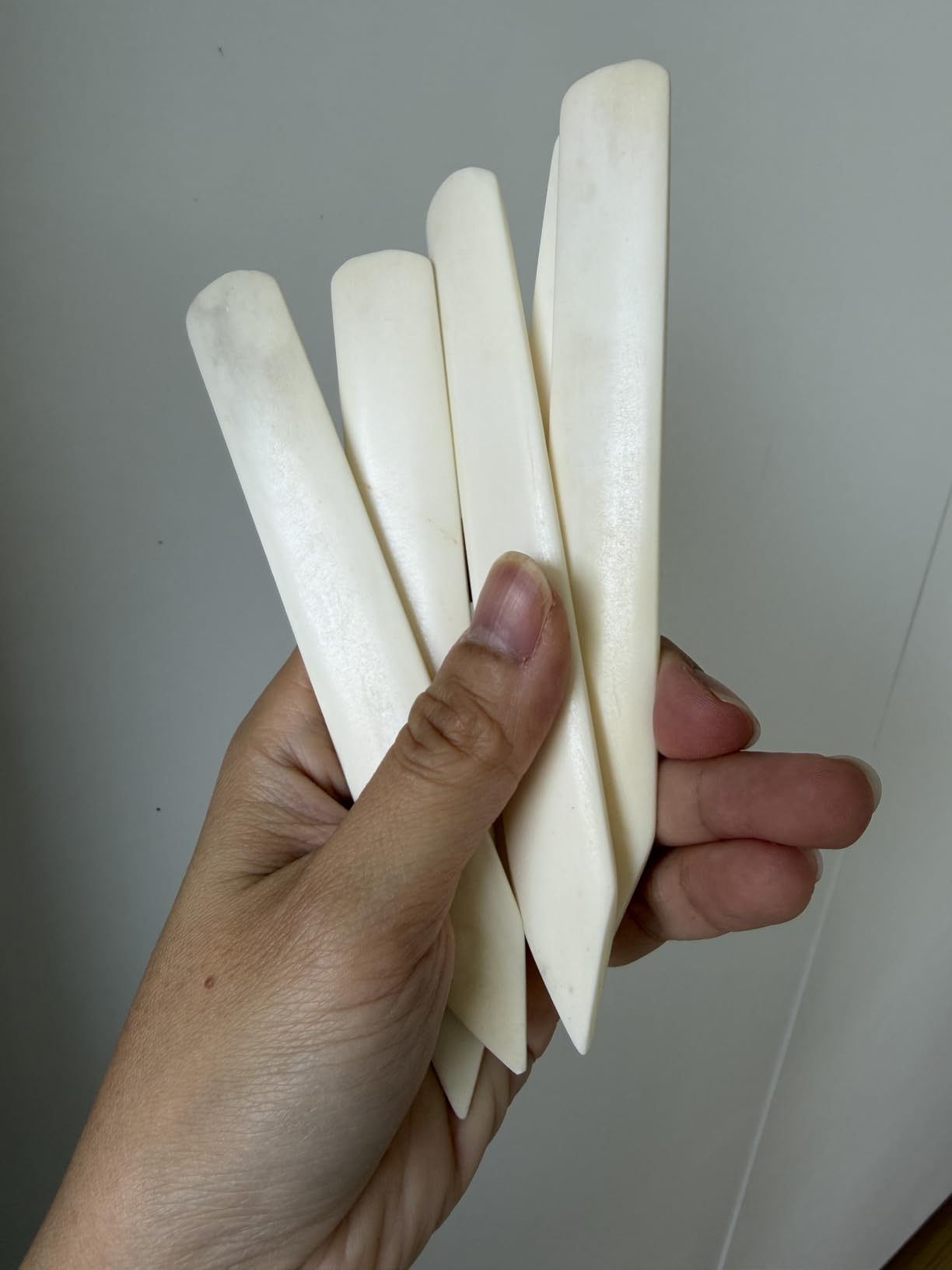 WUTA 100% Genuine Bone Folders Creaser Crafts Scoring Folding Creasing Origami Paper Creaser Crafting Tool for DIY Handmade Burnishing Bookbinding and Paper Crafts,1 Pack customer photo 1