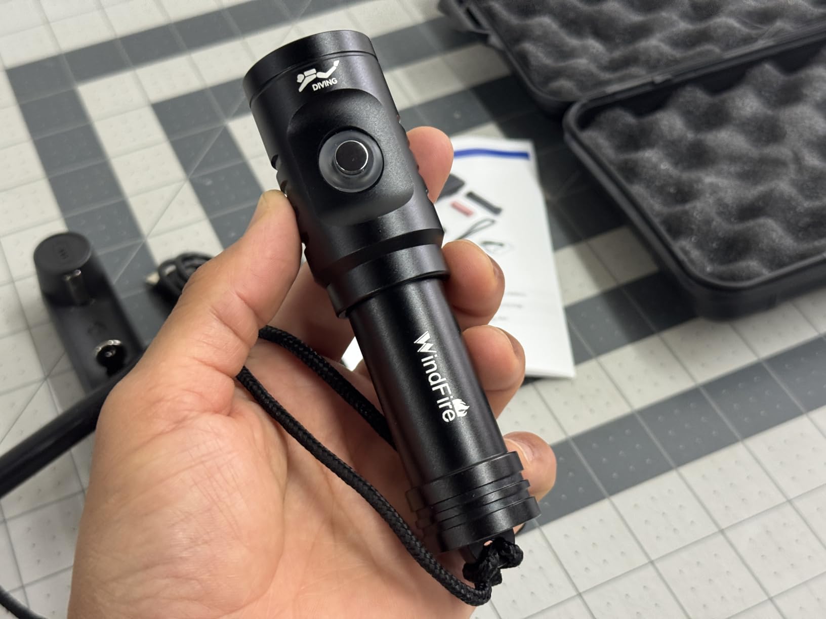 WINDFIRE Dive Light Scuba Diving Flashlight, Super Bright Rechargeable Waterproof Torch with Power Indicator, 3 Modes Underwater Lights, Scuba & Snorkeling Safety Dive Lights for Night Diving customer photo 2