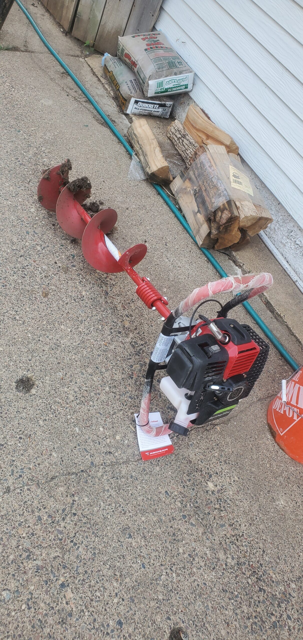 Earthquake E43 1-Person Earth Auger Powerhead, 43cc 2-Cycle Viper Engine, 30:1 Transmission, 5 Year Limited Warranty, Red or Black Auger Bit customer photo 5