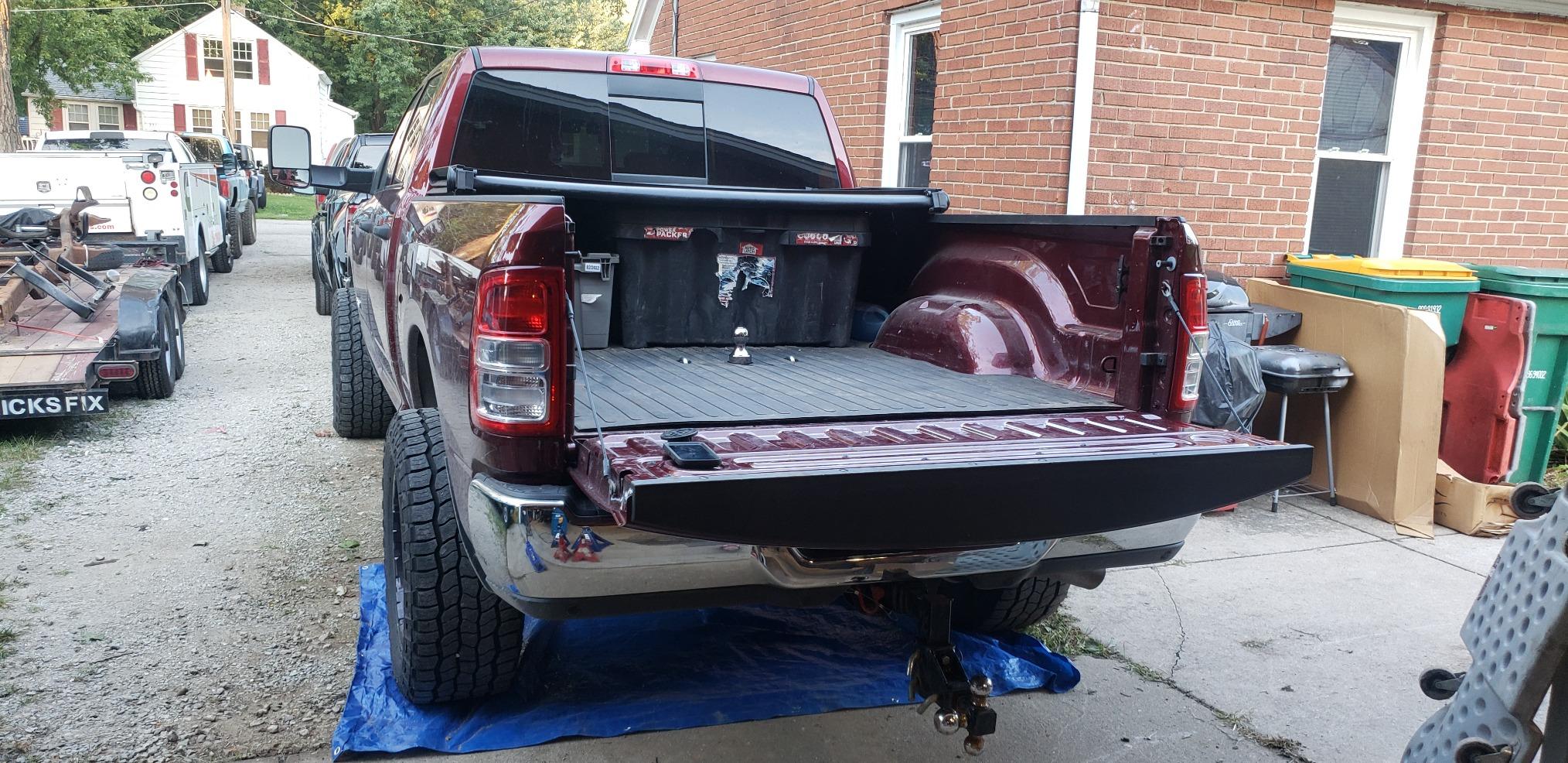 CURT 60633 Factory Original Equipment Style Gooseneck Hitch, 35,000 lbs, Fits Select Ram 2500, 3500 customer photo 2