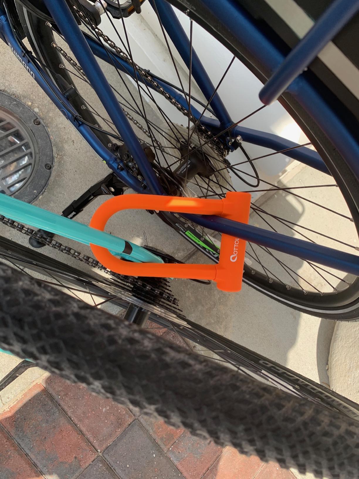 OTTOLOCK Sidekick Compact U-Lock - Heavy Duty Anti Theft Bicycle U-Lock with Keys, Silicone-Coated, Bike Accessories, Orange customer photo 2