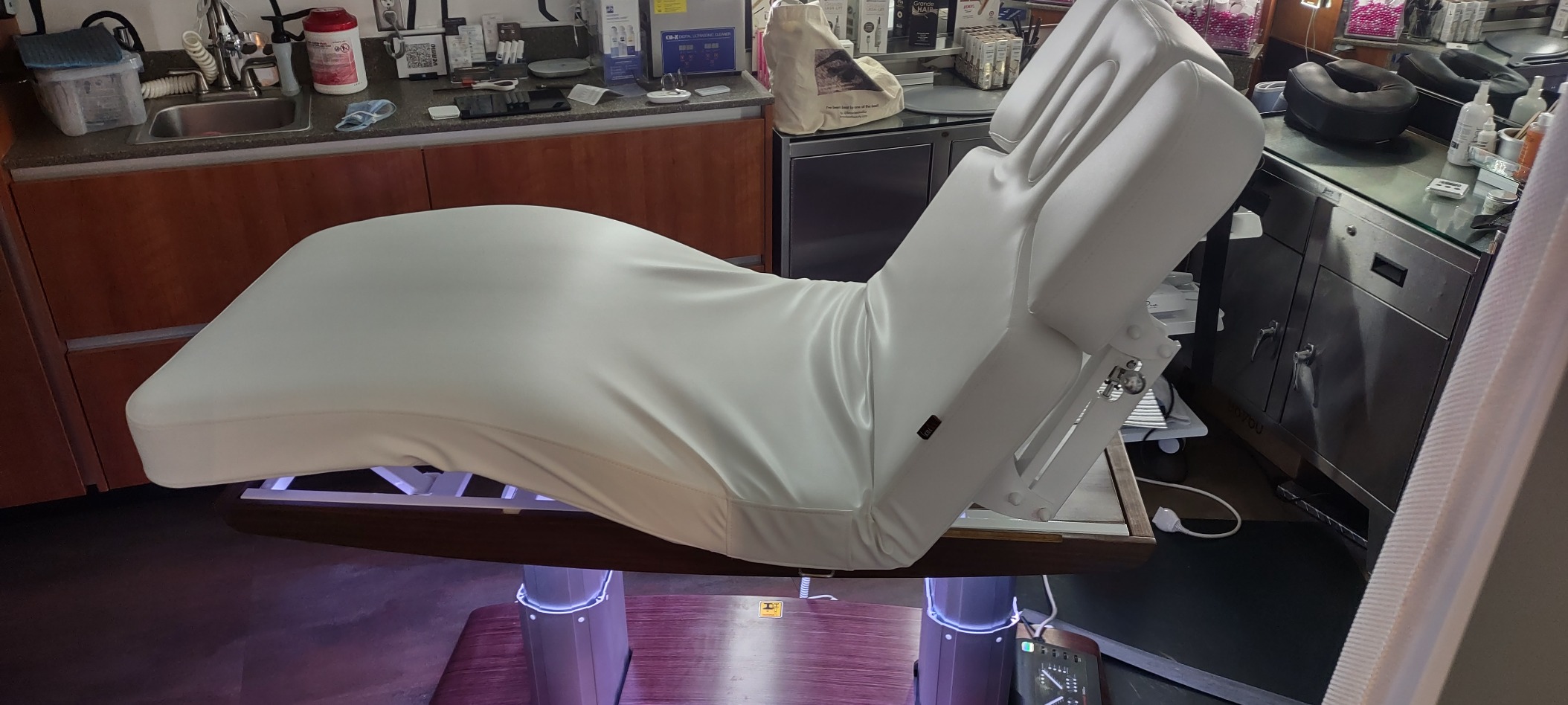 SKINACT Bale Spa Facial Massage Treatment Table (White) customer photo 1