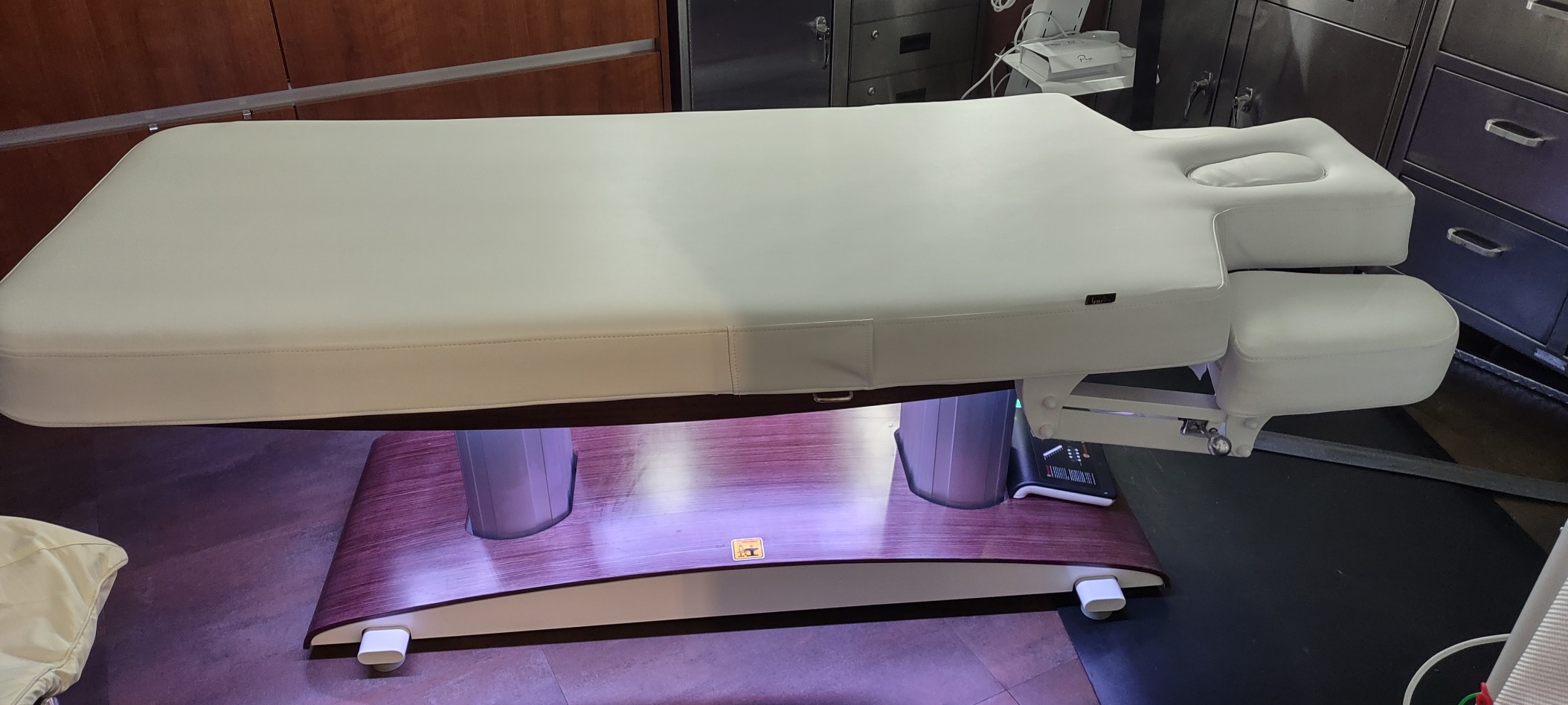 SKINACT Bale Spa Facial Massage Treatment Table (White) customer photo 2