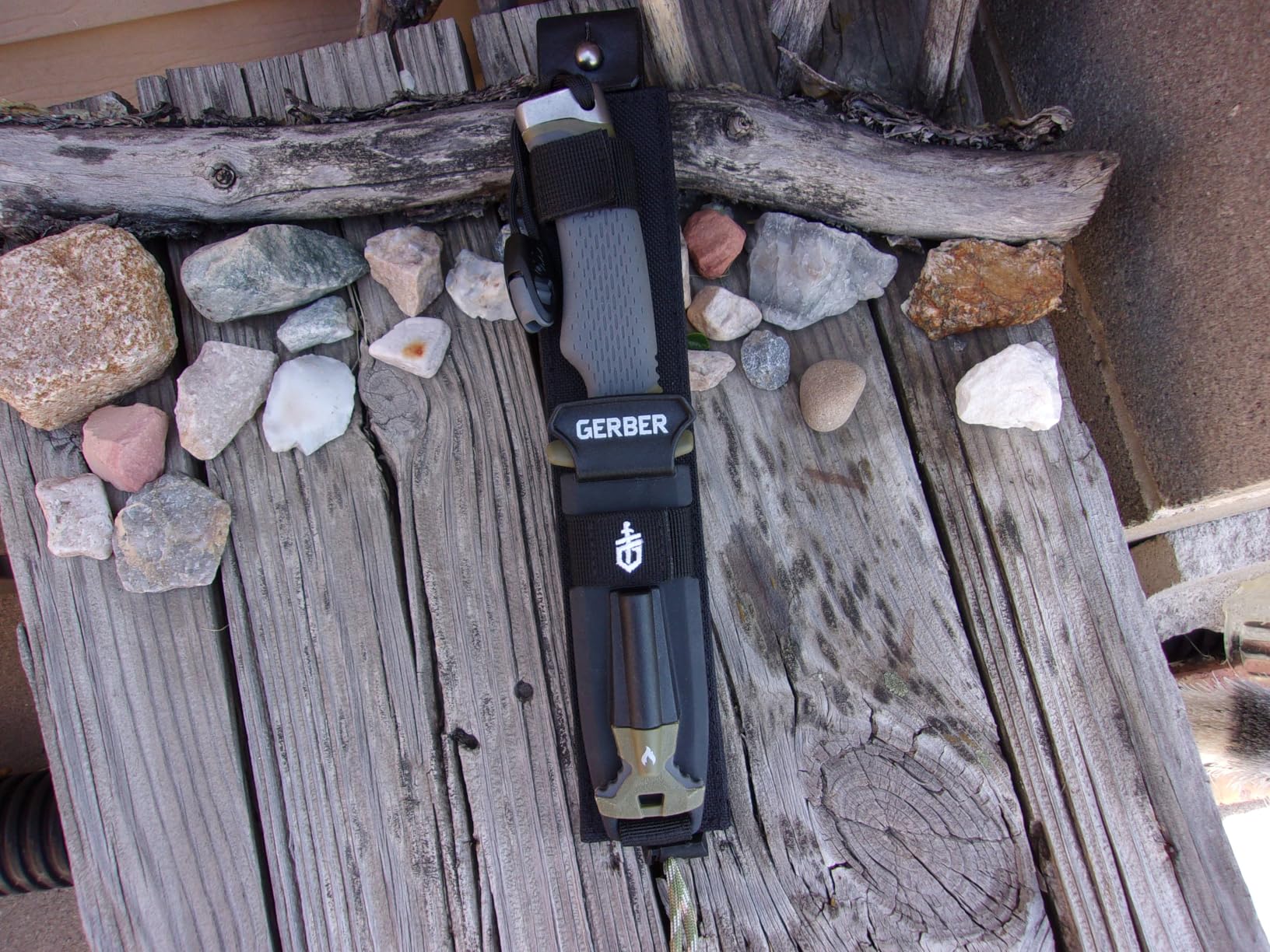 Gerber Gear Ultimate Survival Knife, Fixed Blade Knife with Combo Edge, includes Fire Starter Edge and Ferro Rod, Whistle, Sheath with Integrated Sharpener - Bushcraft, Hunting and Camping Tool customer photo 1