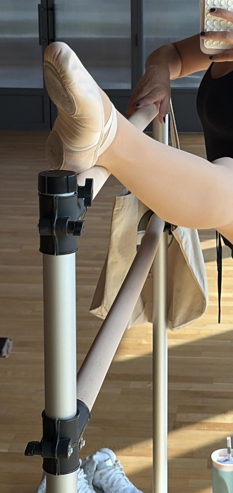 UMEKEN Wood/Aluminum/Steel Ballet Barre 4 Foot Portable Barre Bar Home Adjustable Freestanding Ballet Stretch Dance Bar for Kids Adult with Carry Bag customer photo 2