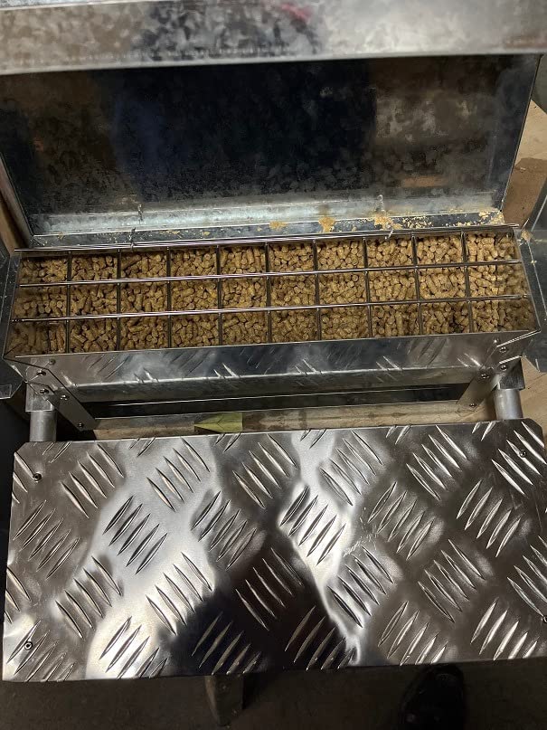 PawHut 30 lbs Capacity Automatic Chicken Poultry Feeder with a Galvanized Steel and Aluminium Build, Weatherproof Design customer photo 1