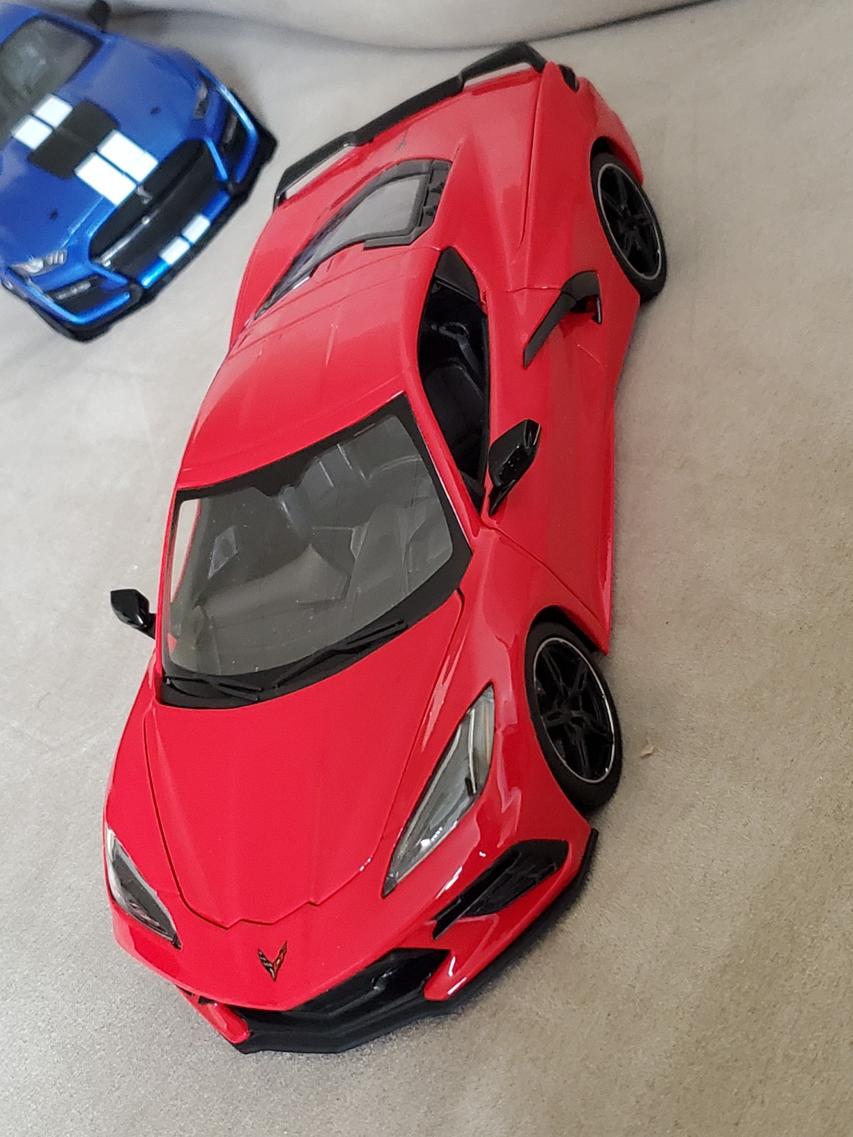 Maisto 2020 Chevrolet Corvette Stingray C8 Dark Gray Metallic with Racing Stripes 1/18 Diecast Model Car customer photo 1