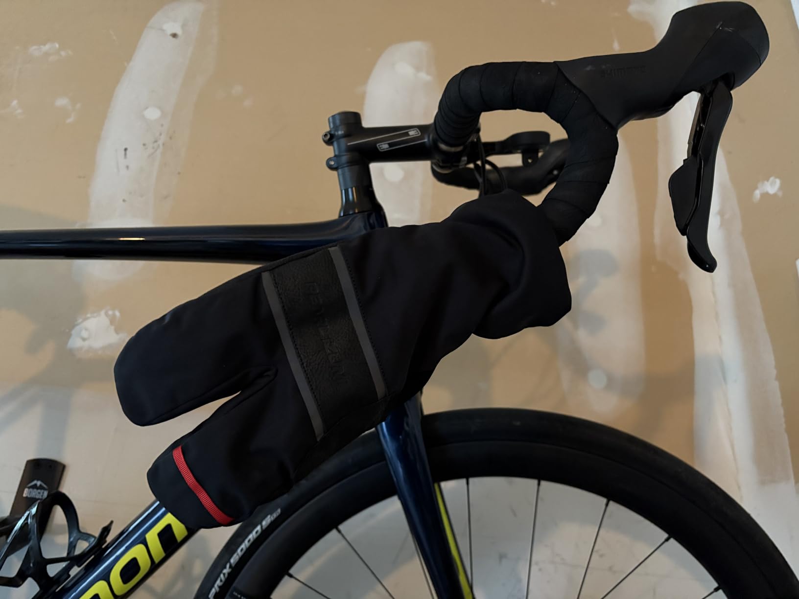 PEARL IZUMI Unisex Gel Gloves, Insulated Cycling Glove, Palm Padding & Touchscreen Compatible, AmFIB Lobster customer photo 1