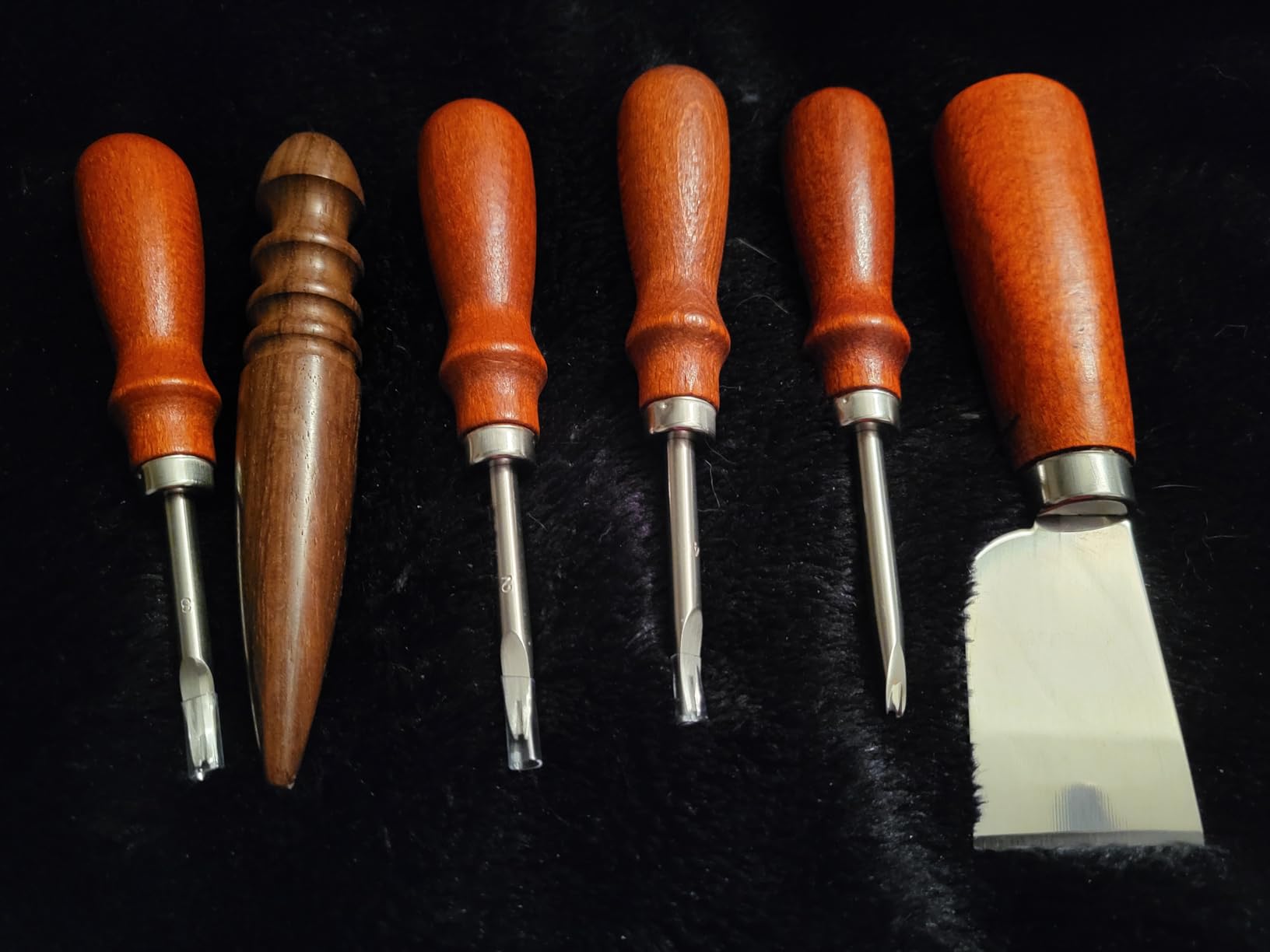 Honoson 6 Piece Leather Craft Tool Set - Includes 4 Edge Beveler, Cutting Knife, Skiving Knife, and Sandalwood Burnisher customer photo 1