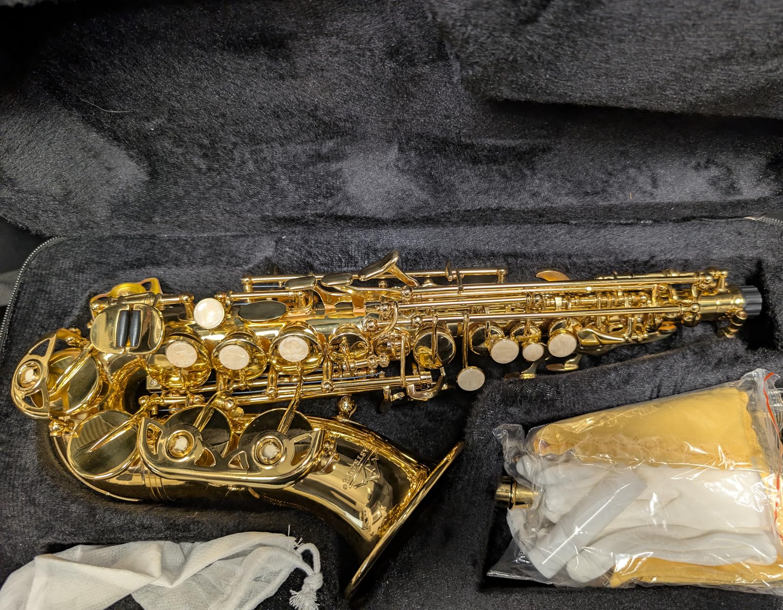 EASTROCK Soprano Saxophone Curved Bb Flat Black Sax Instruments for Beginners Intermediate Players with Carrying Case, Mouthpiece, Pads, Reed, Cleaning kit, neck Strap, White Gloves customer photo 1
