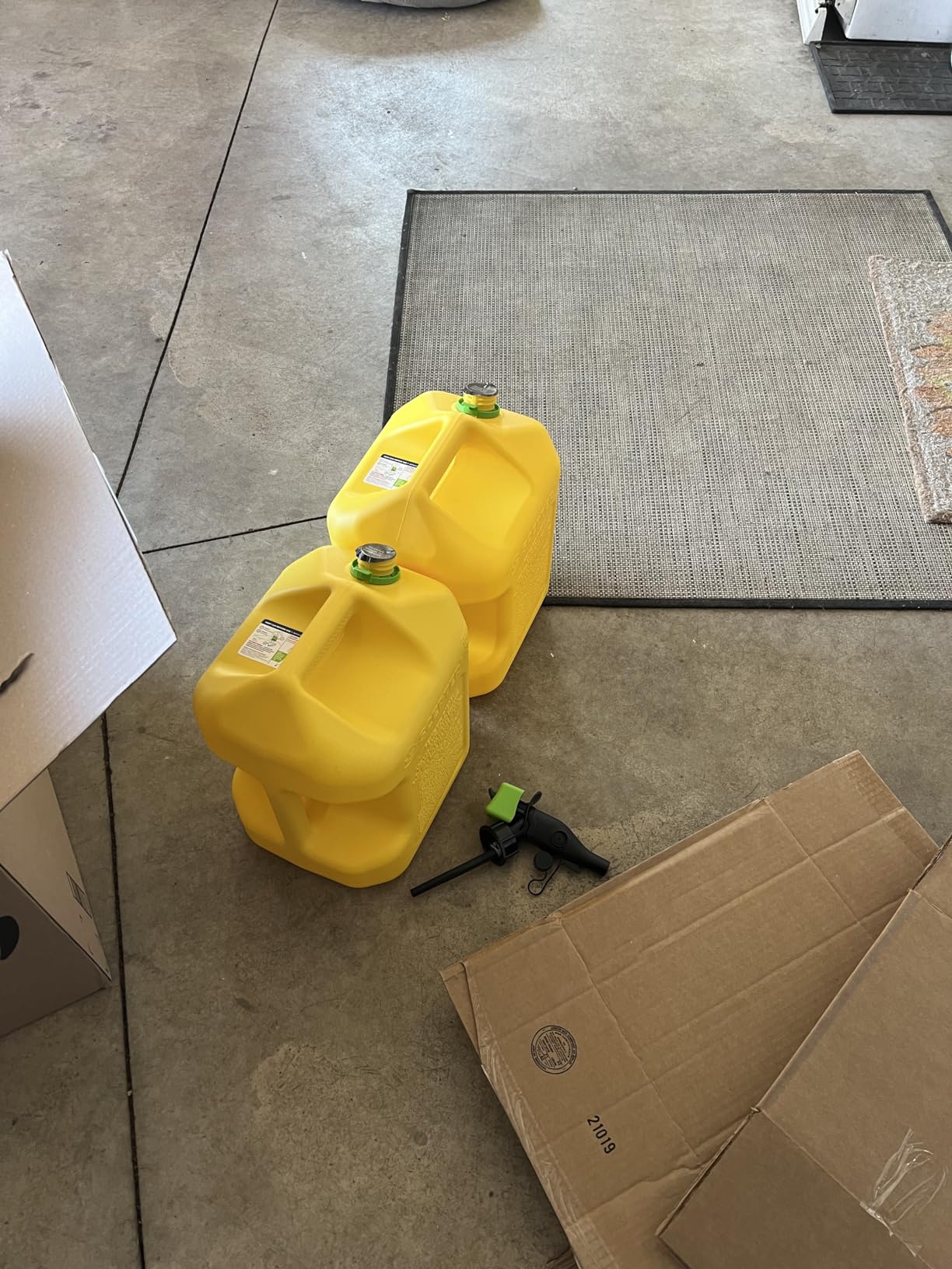 Scepter FSCD552 Fuel Container with Spill Proof SmartControl Spout, Yellow Diesel Can, 5 Gallon customer photo 1