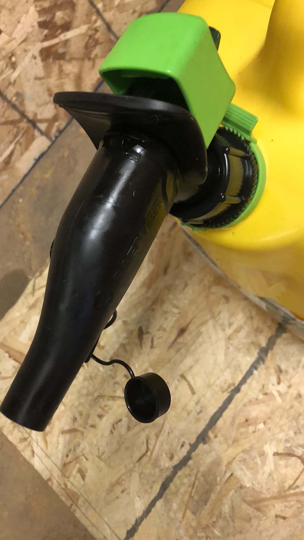 Scepter FSCD552 Fuel Container with Spill Proof SmartControl Spout, Yellow Diesel Can, 5 Gallon customer photo 2