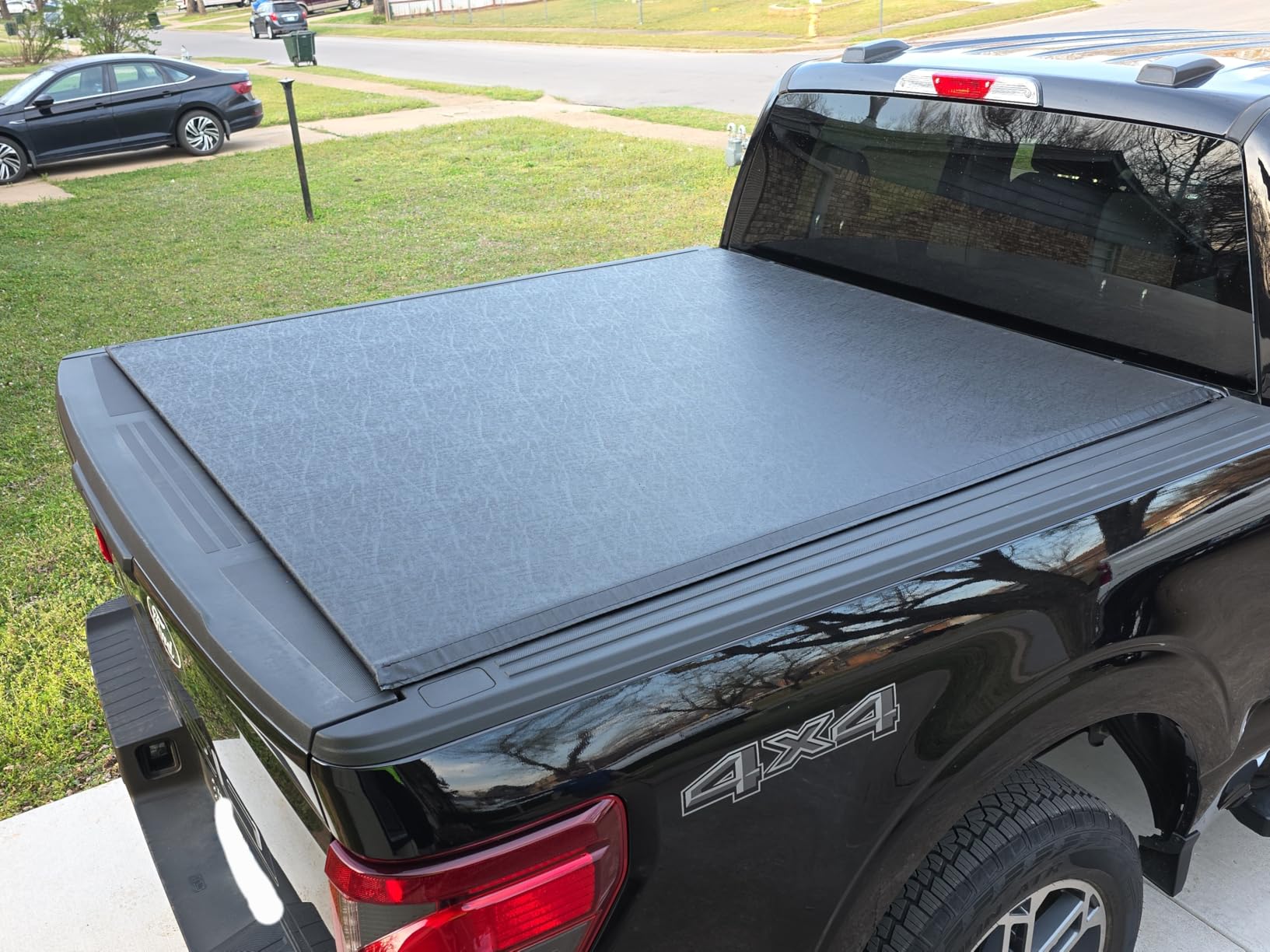 Gator EFX Soft Roll-Up Truck Bed Tonneau Cover - Heavy-Duty Truck Bed Protection - 2021-2026 Ford F-150 (incl. Raptor/Lightning) - 5'7
