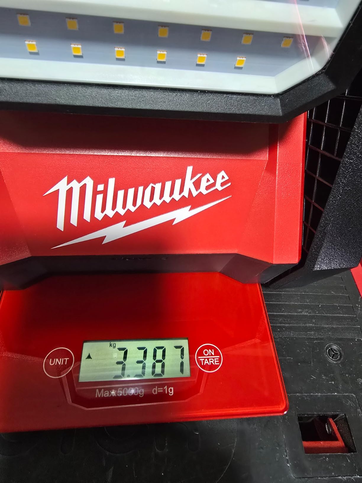 Milwaukee 2366-20 M18 ROVER Compact Lithium-Ion Dual Power 4000 Lumens Corded/Cordless LED Flood Light (Tool Only) customer photo 1