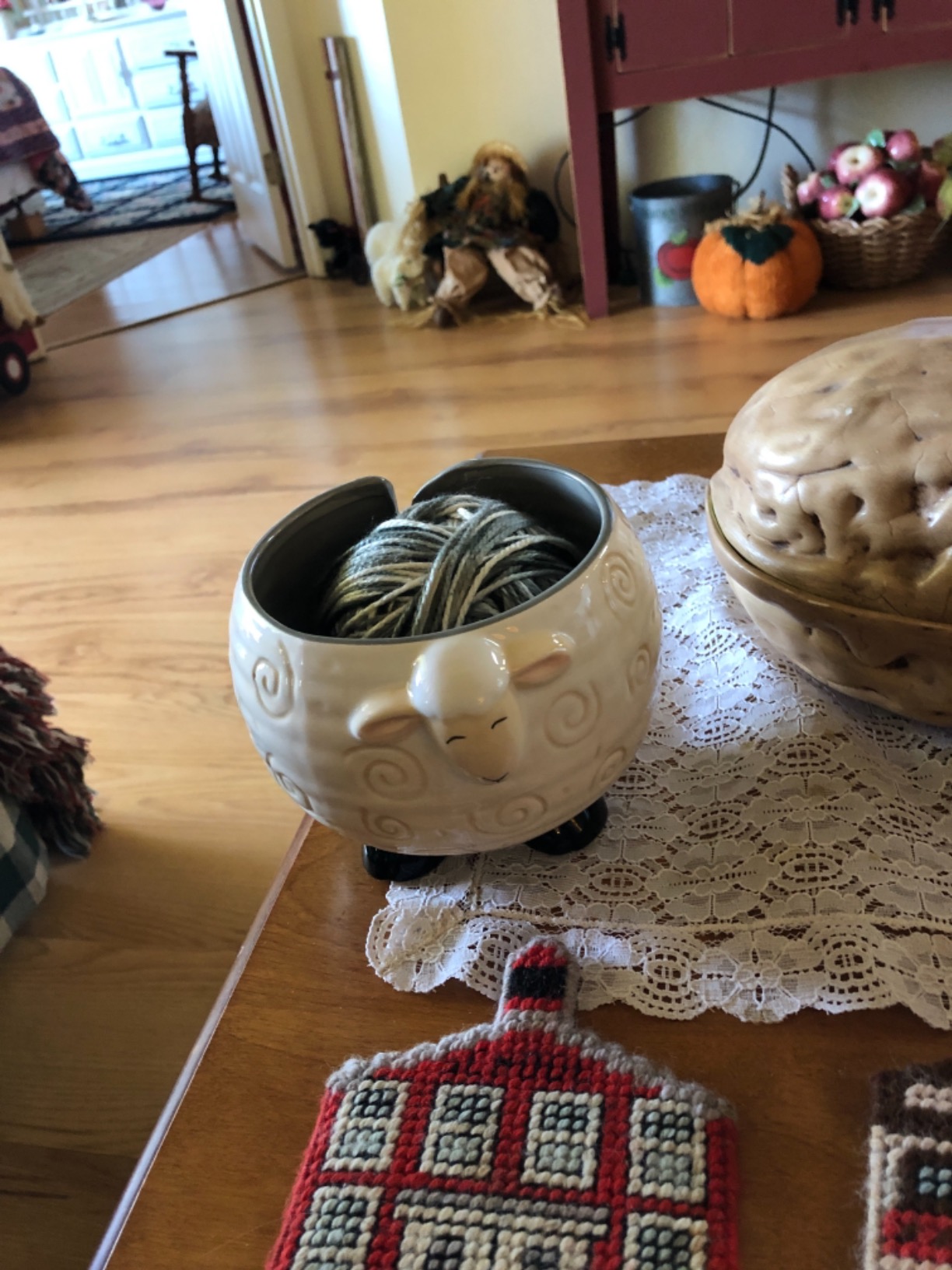 Weabetfu Sheep Ceramic Yarn Bowl Knitting Yarn Bowl Handmade Craft Knitting Bowls Crocheting and Knitting Supplies Organizer, Perfect for Mother's Day and Christmas Gift customer photo 1