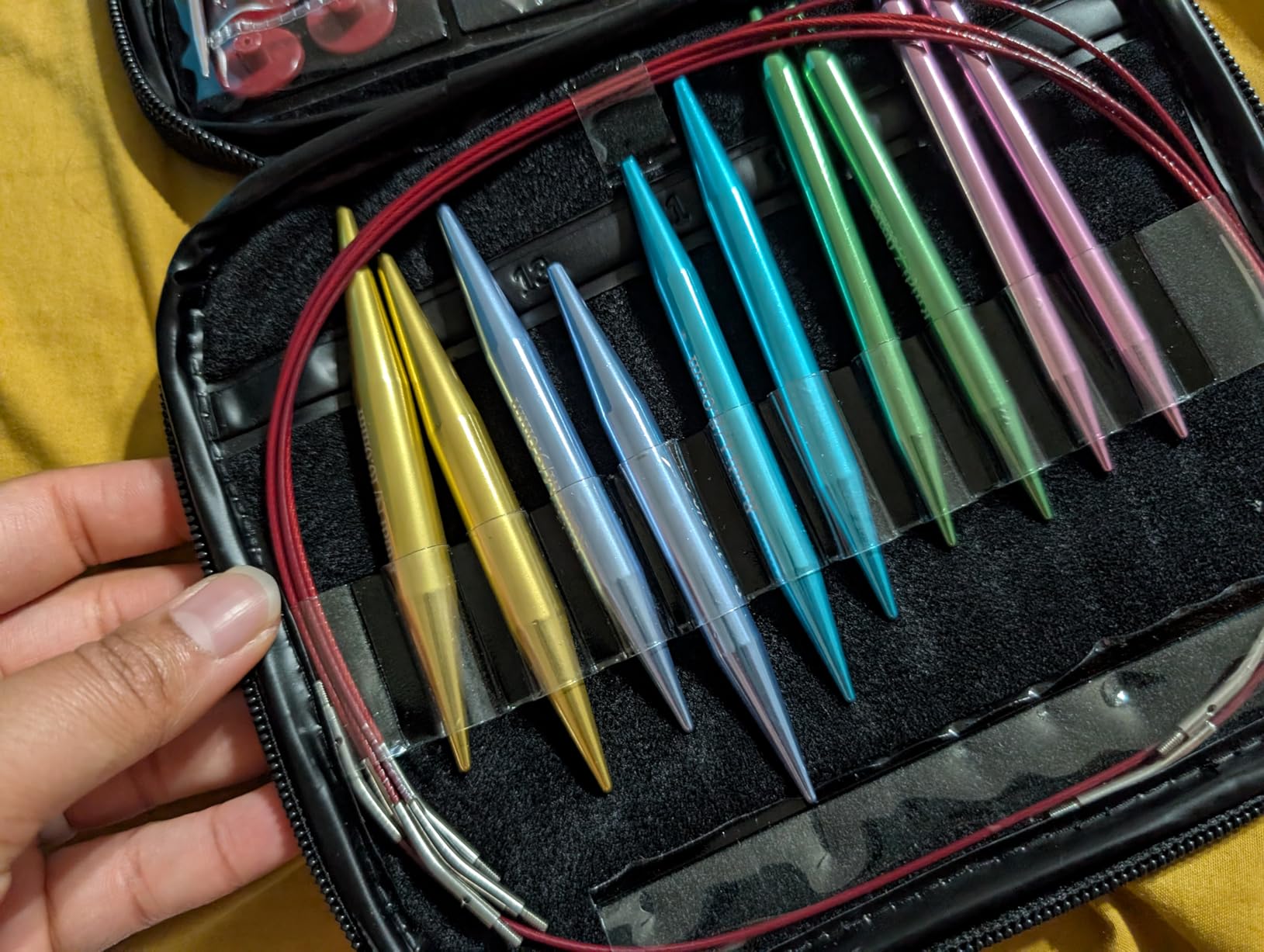 Ruidi Interchangeable Aluminum Circular Knitting Needles Set - 13 Pairs of 4 Inch (10cm) Needles with 4 Cables, Needle Holders & Leather Bag customer photo 2