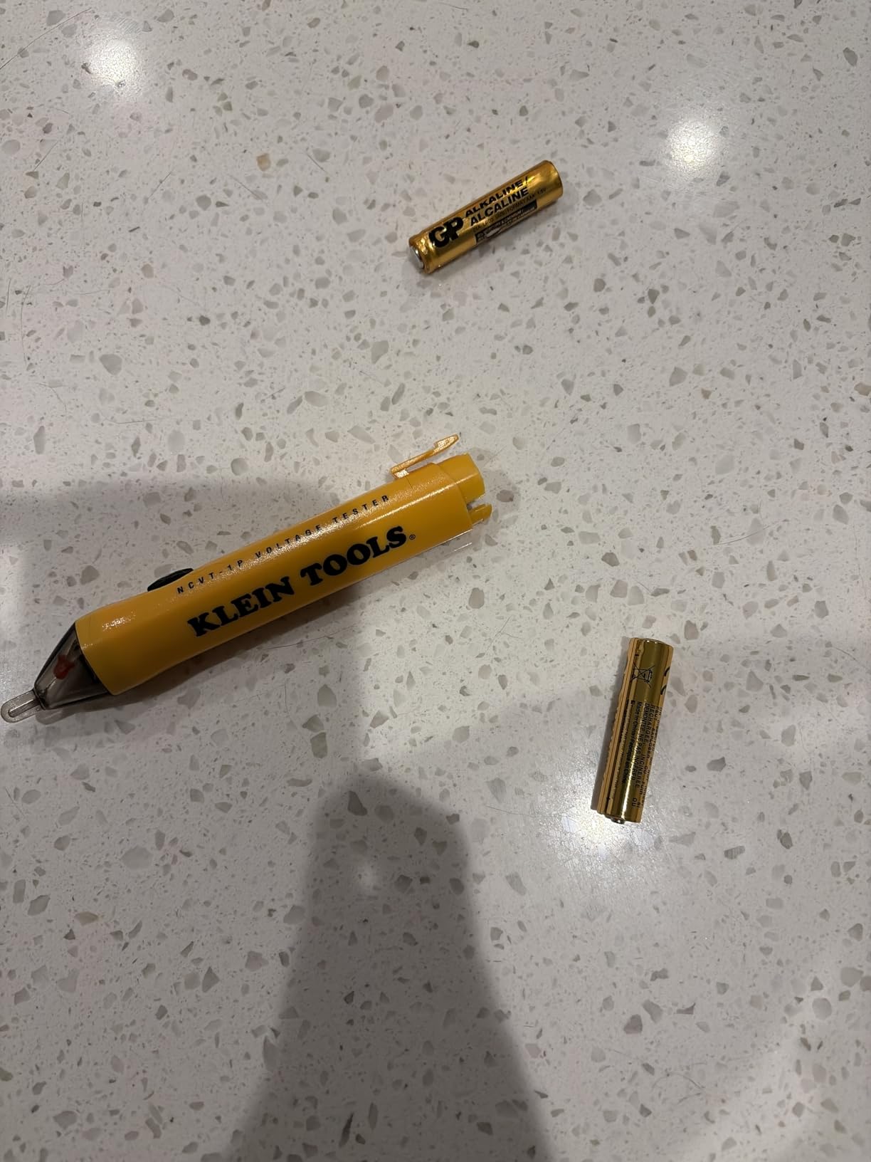 Klein Tools NCVT1P Voltage Tester, Non-Contact Low Voltage Tester Pen, 50V to 1000V AC, Audible and Flashing LED Alarms, Pocket Clip customer photo 1