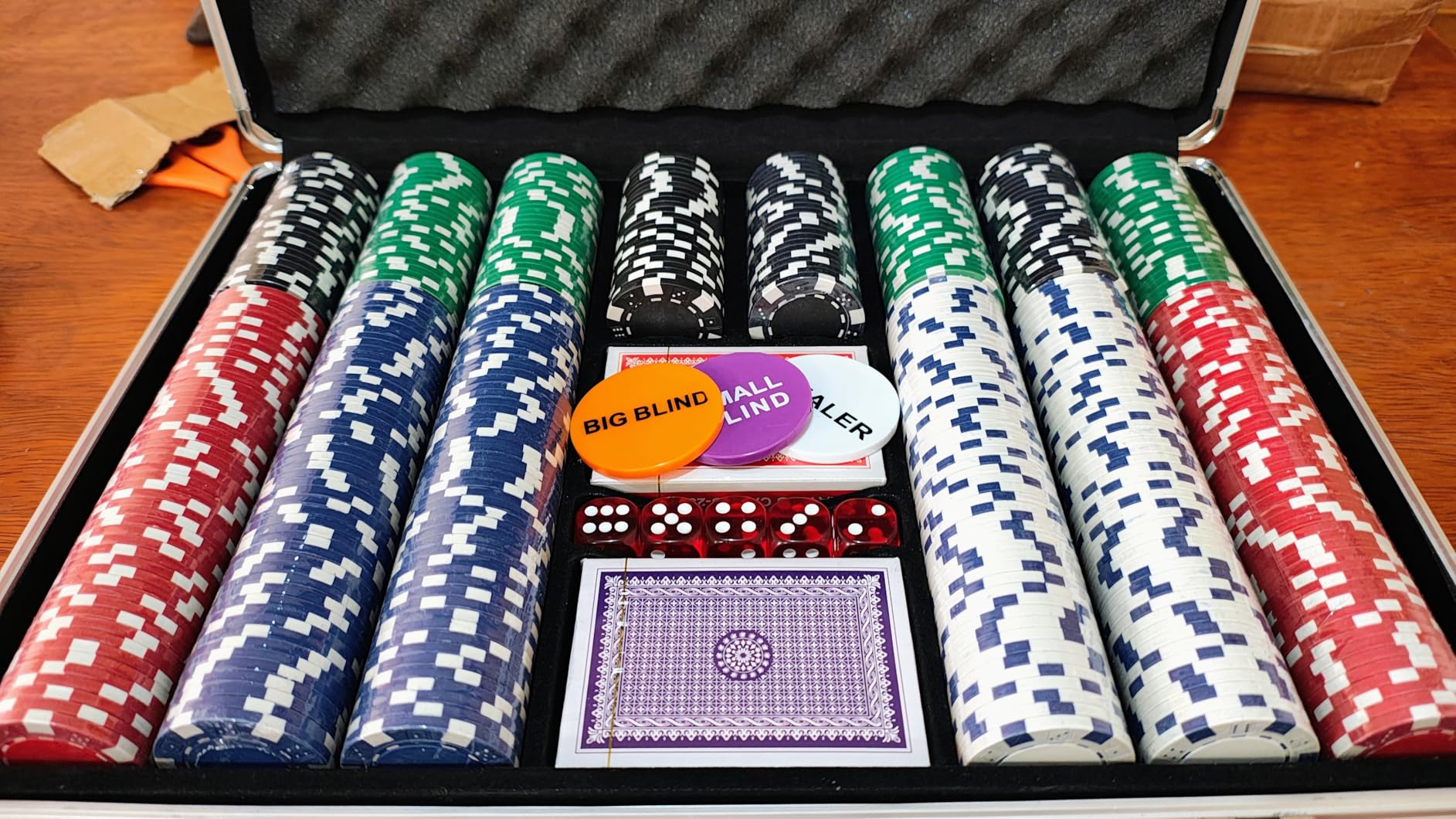 Homwom Poker Chip Set - 500PCS Poker Chips with Aluminum Case, 11.5 Gram Chips for Texas Holdem Blackjack(500pcs) customer photo 2