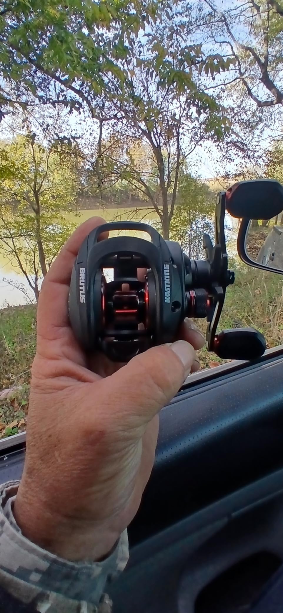 KastKing Brutus Baitcasting Fishing Reel, Graphite Frame, 7.2:1 Gear Ratio, 5+1 Shielded Stainless-Steel Ball Bearings, 10 Button Magnetic Braking System, 17.6LB Carbon Fiber Drag customer photo 1