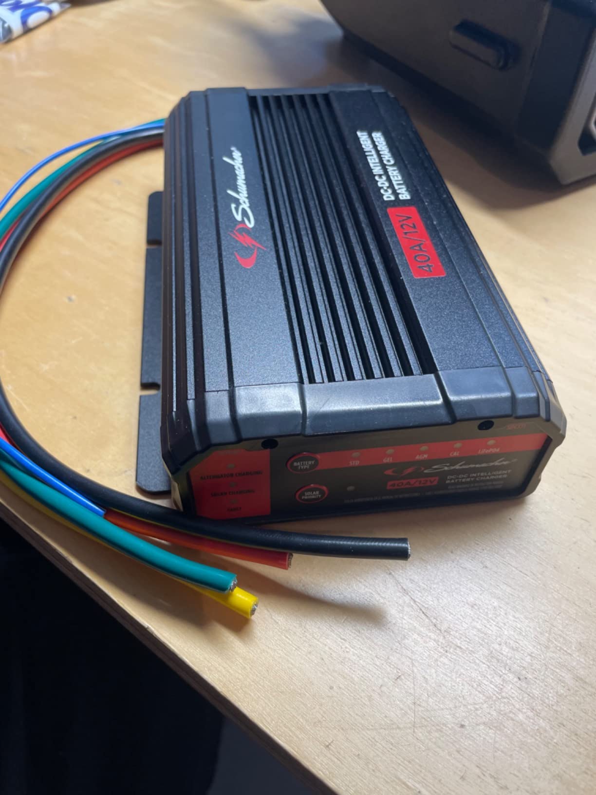Schumacher Electric SDC371 Smart Battery Charger and Maintainer - 40A 12V DC-DC Smart Charger - Standard, AGM, Gel, Calcium & Lithium Battery Charger - Use with Solar Panels or Vehicle Alternator customer photo 1