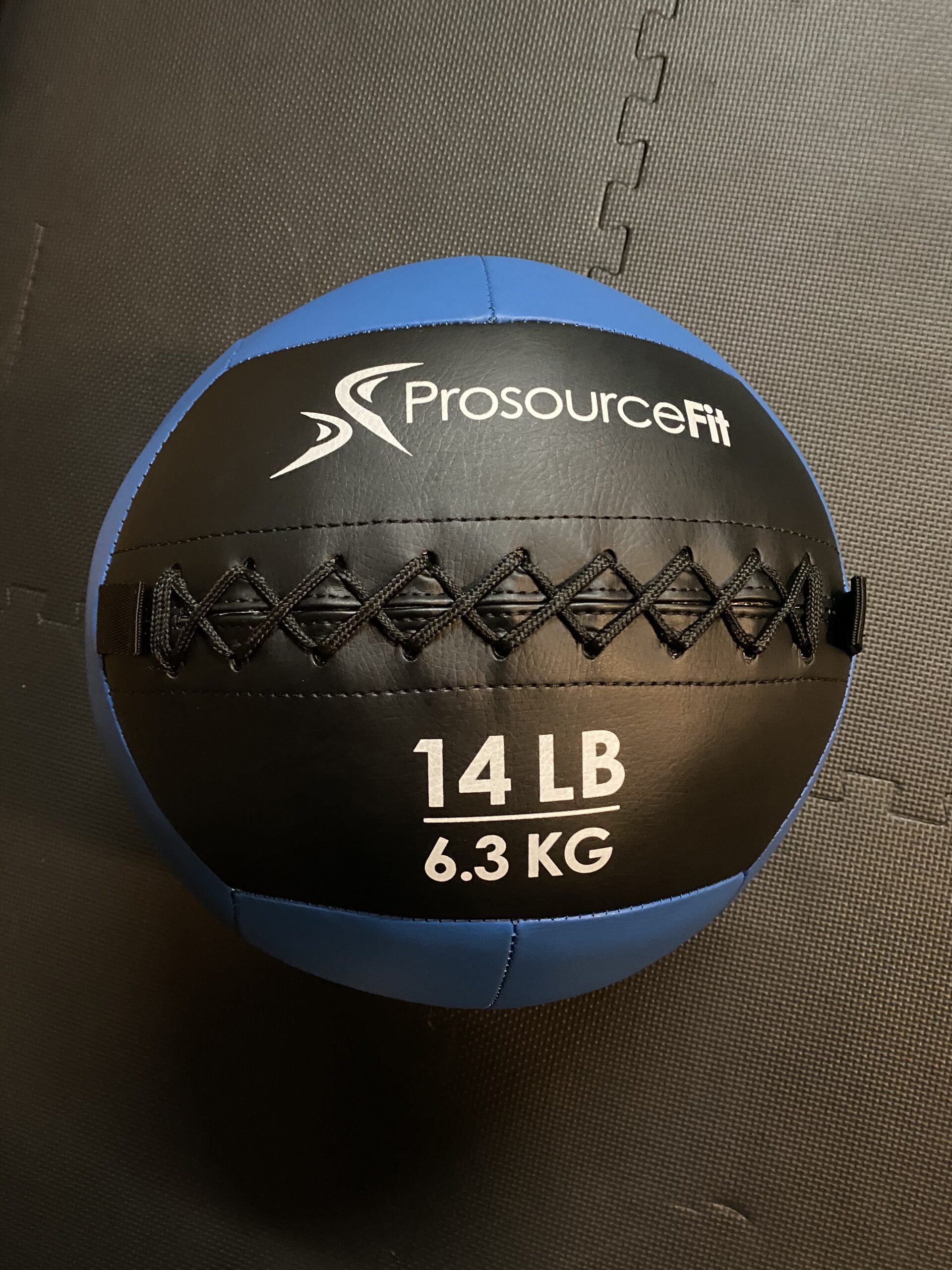 ProSource Soft Medicine Balls for CrossFit Wall Ball and Full Body Dynamic Exercises, Color-Coded Weights: 6, 8, 10, 14, 20, 25 lb customer photo 1