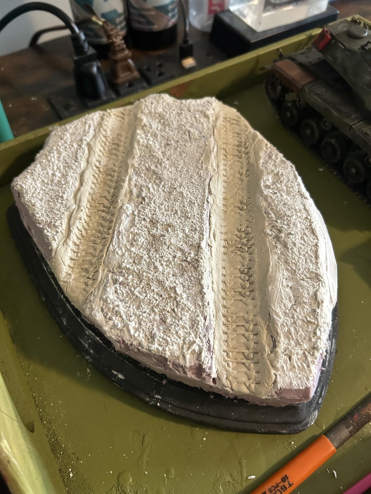 Mont Marte Grey Air Hardening Modeling Clay, 500g (1.1lb). Dries in Approximately 24 Hours. Suitable for Sculptors and Modelers of All Skill Levels. customer photo 1
