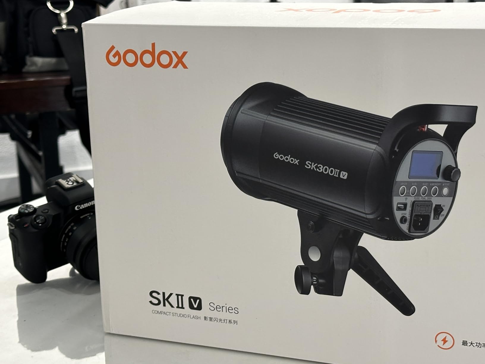 Godox SK400II-V (New Upgrade) 400Ws Bowens Mount Photo Studio 2.4GHz GN65 Built-in LED Modeling Lamp 5600±200K Strobe Light Photography Lamp for Product/Wedding/Portrait customer photo 1