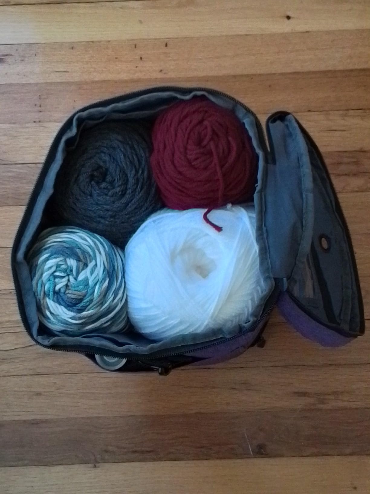 MYBAGZING Expandable Yarn Storage Organizer, Crochet Bag & Yarn Tote with Zipper Closure, Yarn Holder for Crocheting and Knitting for Yarn Skeins, Hooks, Needles, Accessories customer photo 1