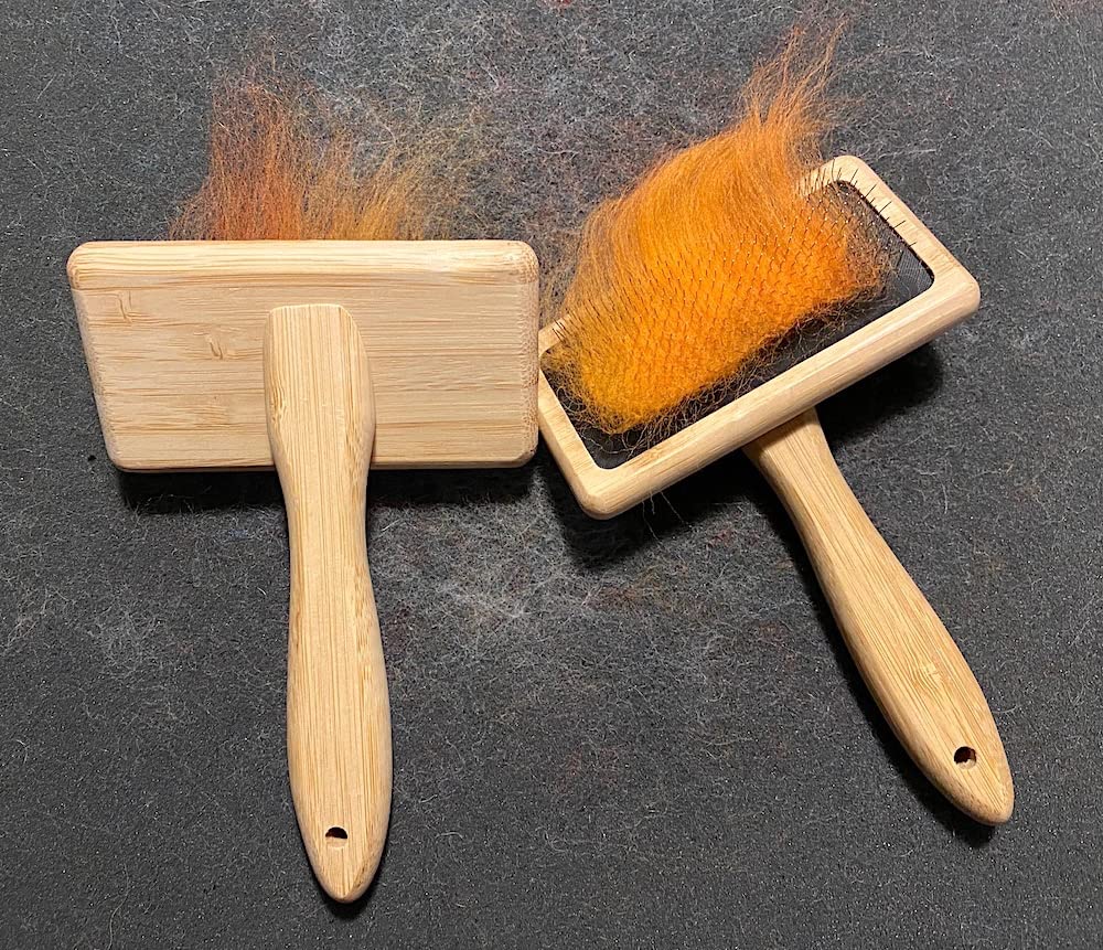 Wool Carders Needle Felting Brush, Hand Carders for Wool, Craft Wool Needle Felting Tools with Solid Wood Handle, Slicker Brush for Dogs, Spinning and Weaving, for Craft Felt Project (2Pcs) customer photo 1