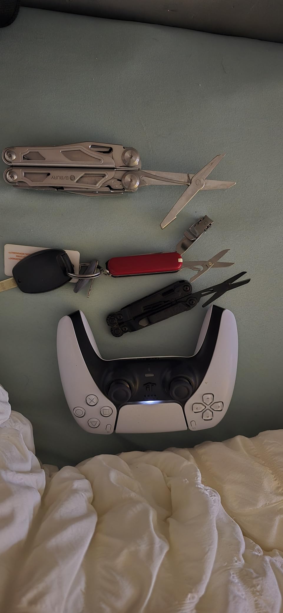 BIBURY Multitool Pliers Pro BI2045, Stainless Steel Multi Tool Pliers with Replaceable Wire Cutters and Saw, Foldable Multitools with Scissors and Screwdriver customer photo 2