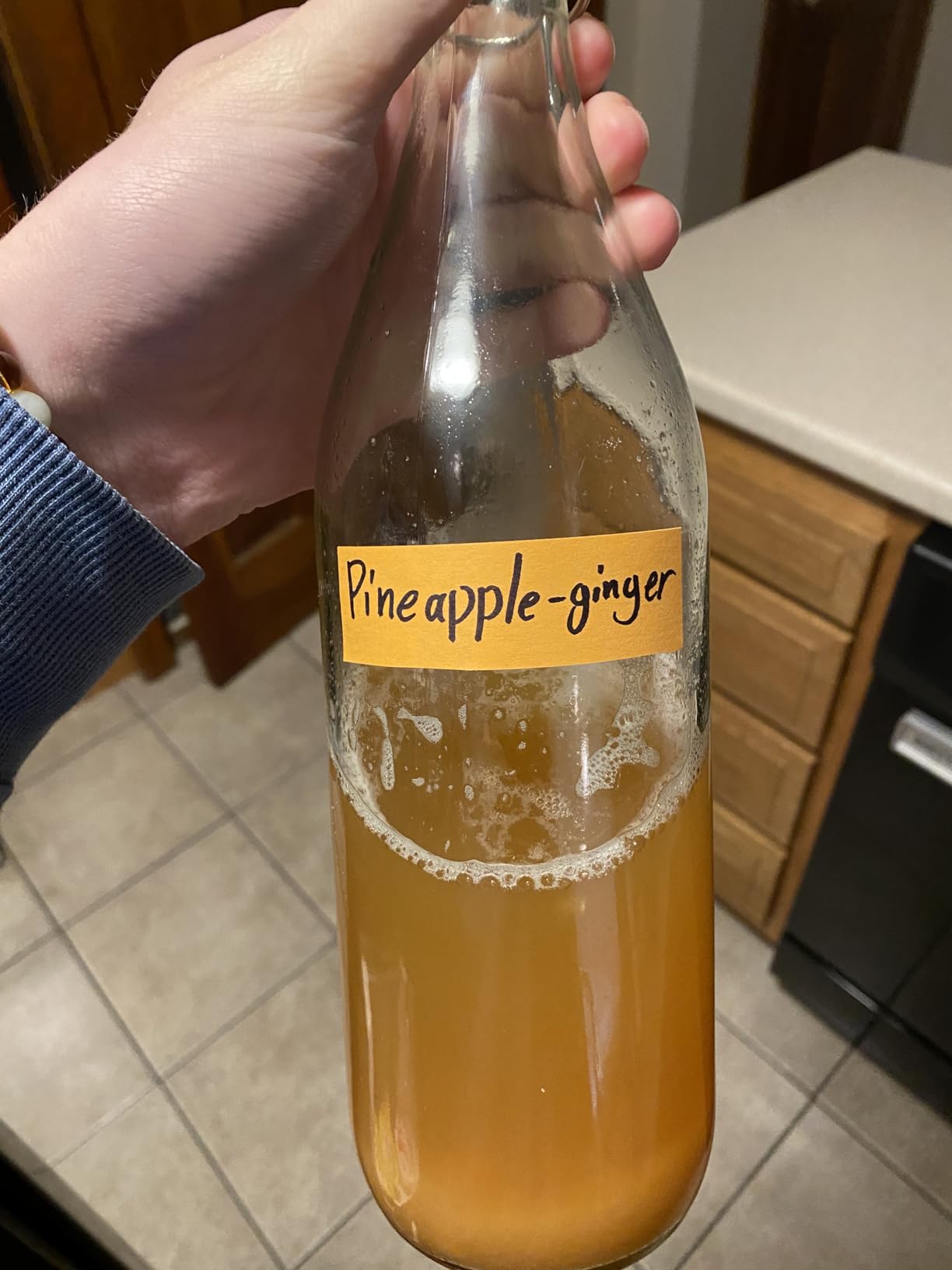 8 Pack [1 L / 33 fl. oz.] Swing Top Glass Bottles w/ Airtight Stopper Lids - Flip Top Brewing Bottle for Fermentation, Kombucha, Mead, Vinegar, Beer, Kefir, Wine, Soda - With 8 Extra Seals & 2 Pourer customer photo 1