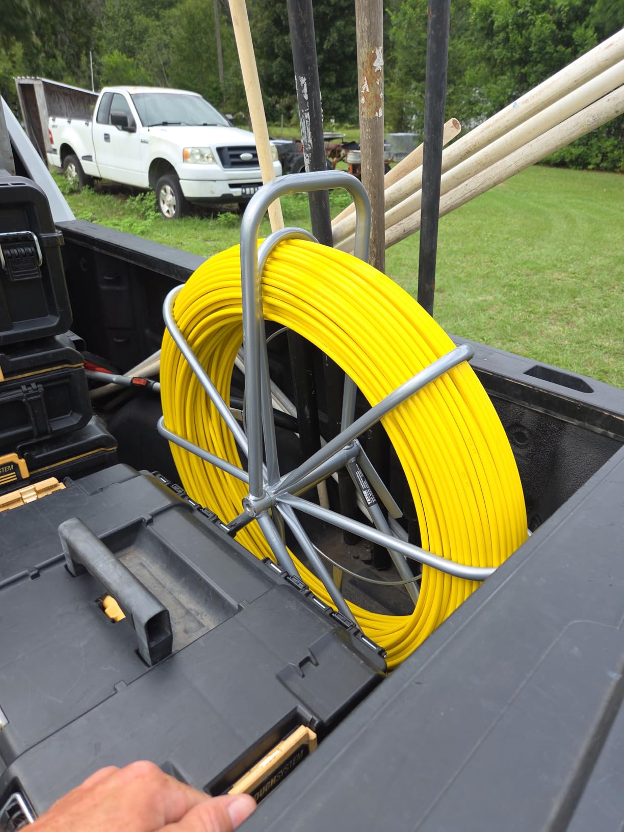 VEVOR Fish Tape Fiberglass, 600 ft, 5/16 in, Duct Rodder Fishtape Wire Puller, Cable Running Rod with Steel Reel Stand customer photo 1