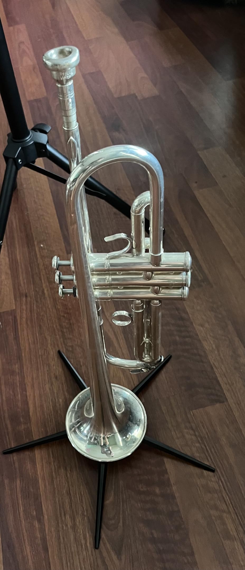 K&M Konig & Meyer Trumpet Stand-Inbell-Three Leg - Compact Trumpet Stand with Padded Pegs and a Foldable Design - Black - 0.24 Kilograms customer photo 1