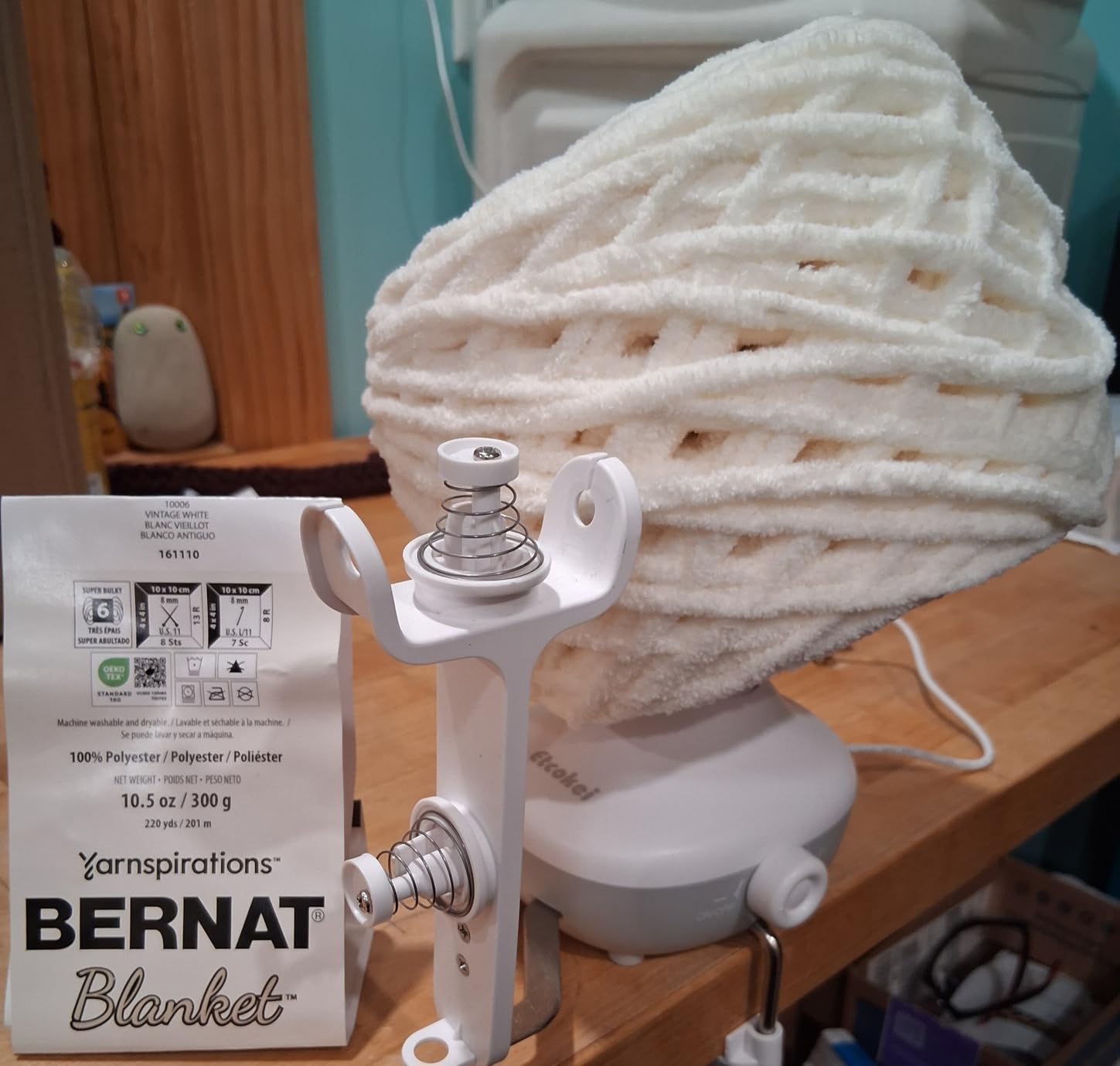 Yarn Winder, Electric Yarn Ball Winder for Crocheting, Compact Yarn Cake Winder with Strong Tension Stepless Speed, Automatic Yarn Spinner Wool Winder (White) customer photo 2