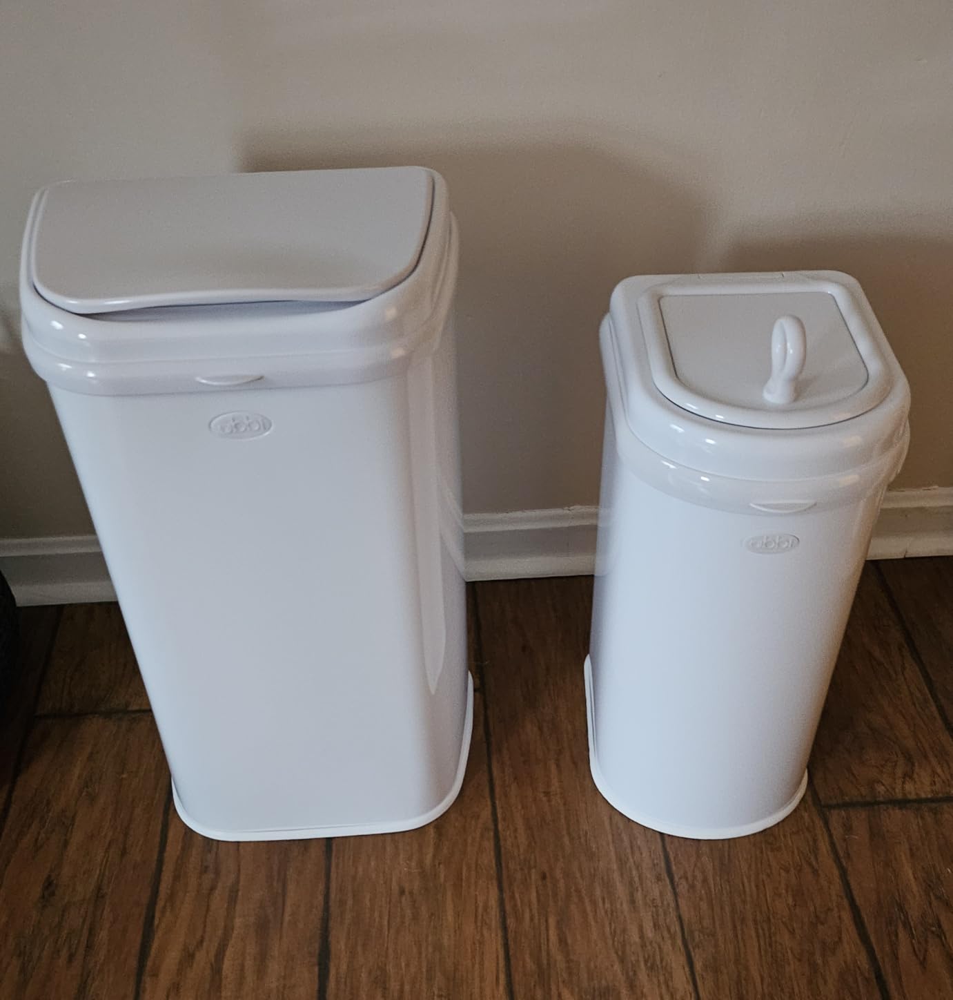 Ubbi Adult Diaper Pail, Steel Odor Locking, No Special Bag Required, Awards-Winning, Modern Design, White customer photo 1