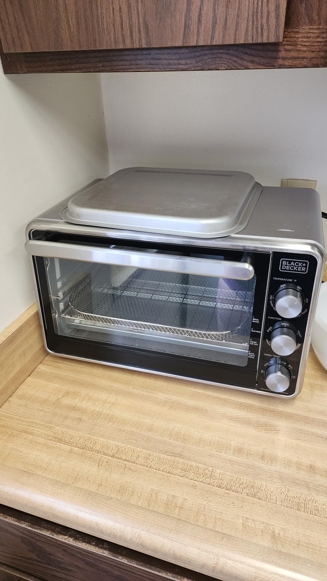 BLACK+DECKER Crisp 'N Bake Air Fry Countertop Convection Toaster Oven, Medium Capacity, 4-Slice customer photo 2