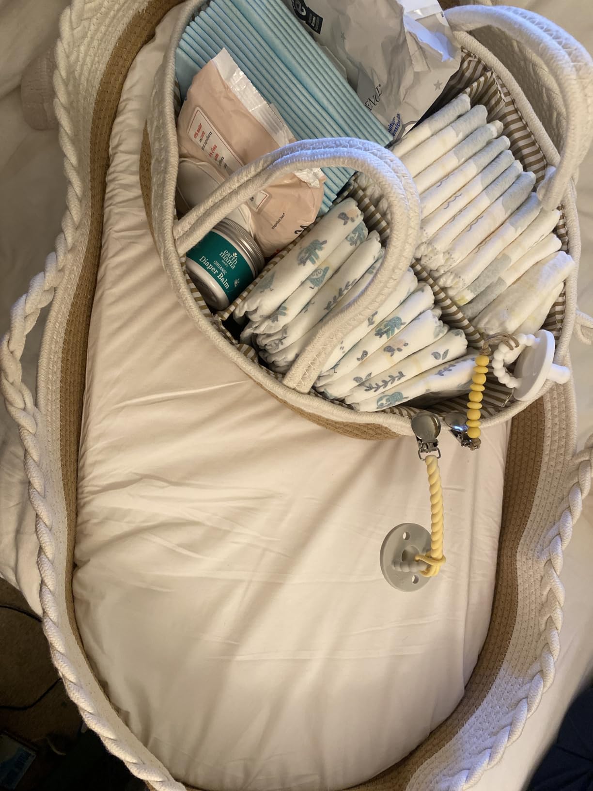 Moses Basket by The Baby Wey, Moses Baskets for Newborn, Baby Changing Basket, 2 Washable Waterproof Pad Covers, Diaper Caddy, Tote Bag, Portable Changing Pad customer photo 1