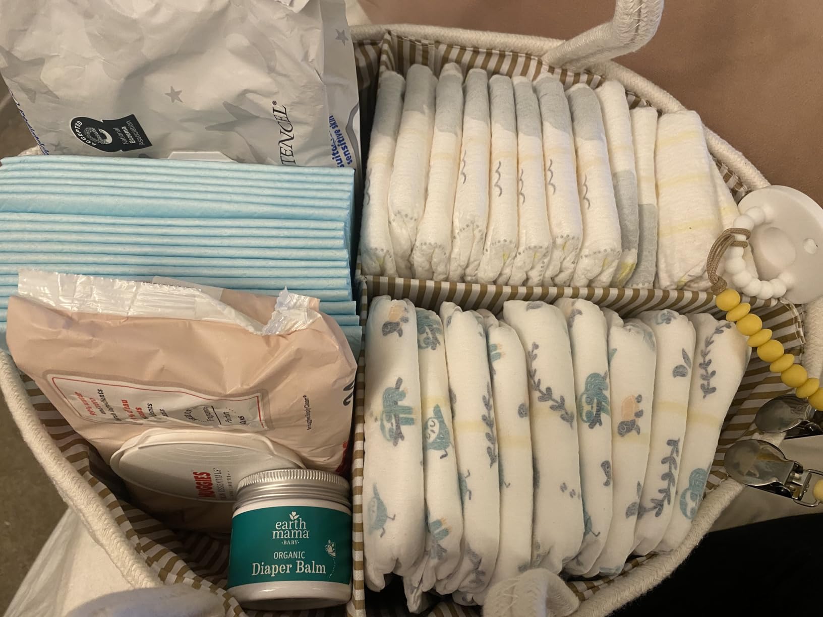Moses Basket by The Baby Wey, Moses Baskets for Newborn, Baby Changing Basket, 2 Washable Waterproof Pad Covers, Diaper Caddy, Tote Bag, Portable Changing Pad customer photo 2
