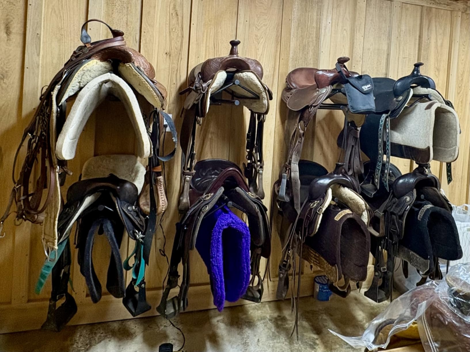 2 Pack Saddle Rack with Pad Bar, Heavy Duty Wall Mounted Saddle Stand Saddle Pad Rack for English Western Saddles Horses Blanket, Black customer photo 1