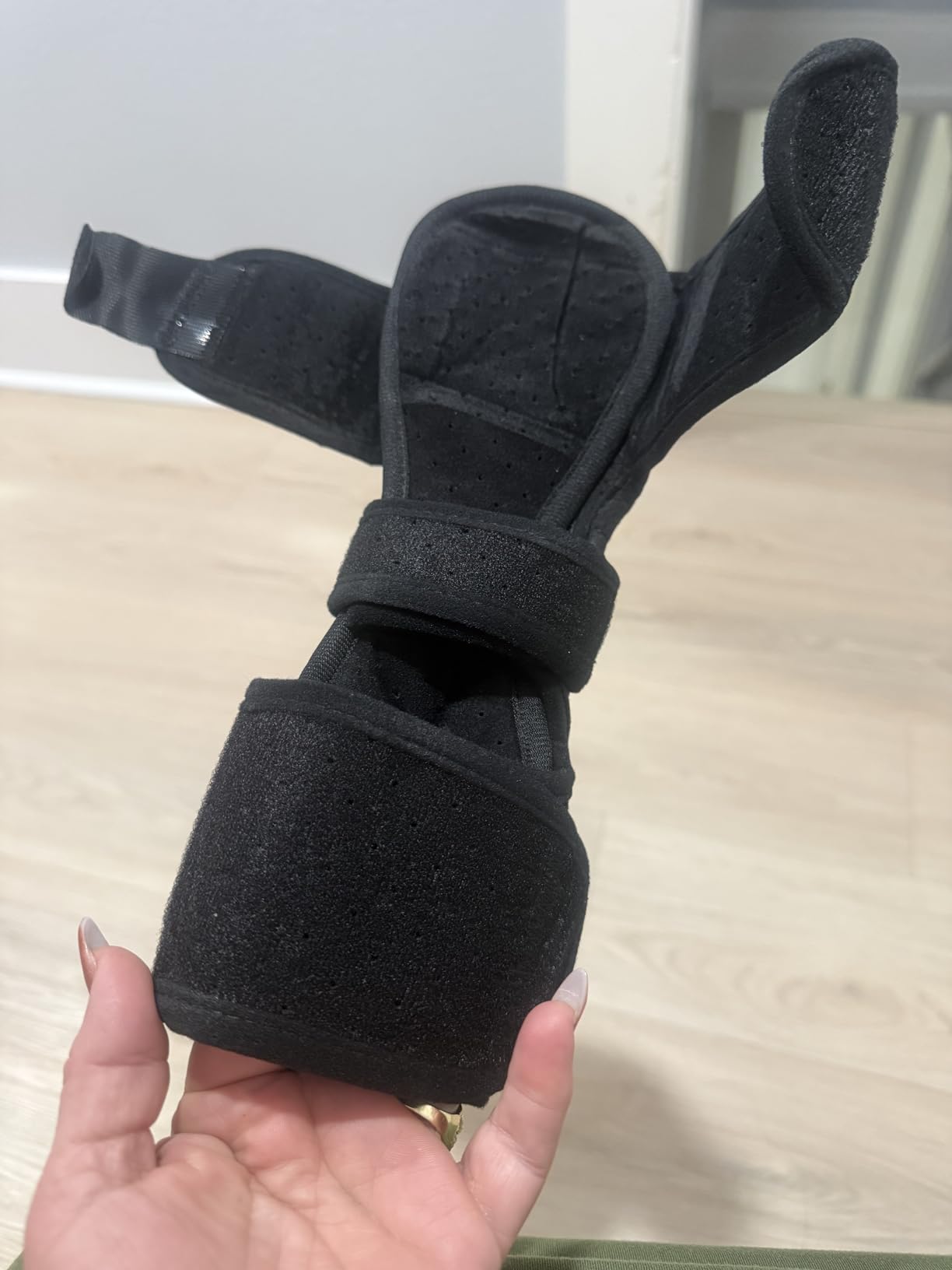 Plantar Fasciitis Night Splint and Brace, Upgraded Planters Facetious Relief, Foot Drop and Achilles Tendonitis Relief Brace. Night Splint for Plantar Fasciitis Women and Men, Black customer photo 2