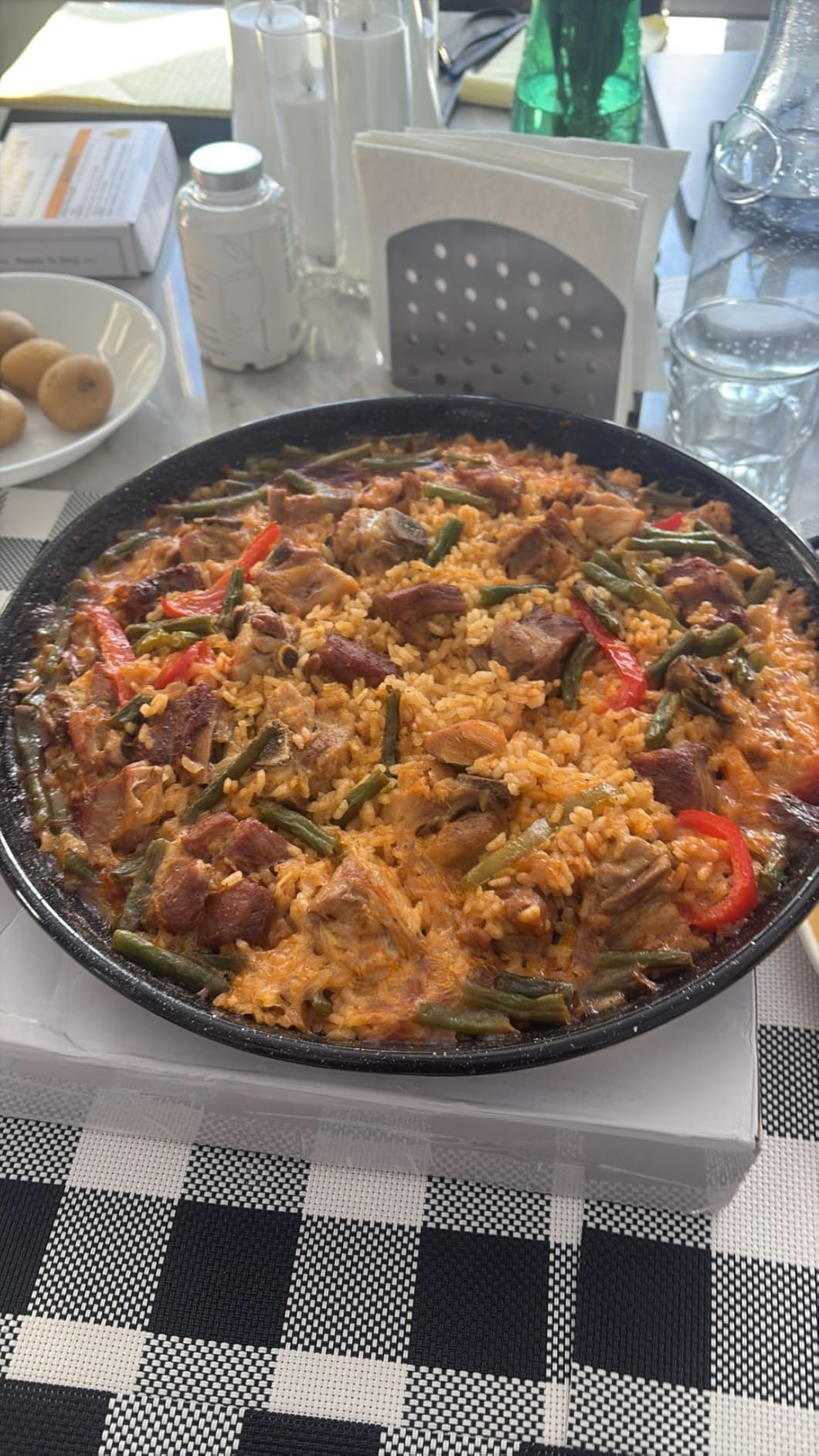 Paelluxe Paella Pan - Enamelled, No-Rust Steel Skillet - Easy-to-Clean Pan for Propane & Gas Burners - Indoor & Outdoor Cooking Cacerola Paellera Sarten - 13 Inch, for 6 Servings customer photo 2