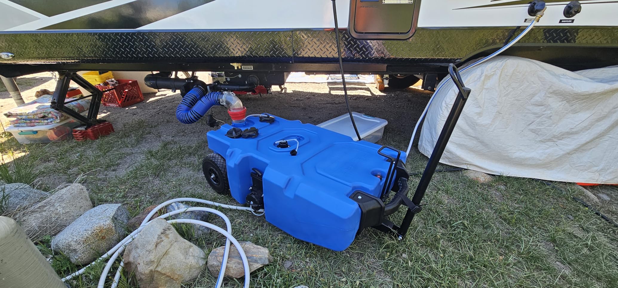 RecPro RV 36 Gallon Portable Waste Tank (Blue) | Tote & Dump | Airless, No-Flat Tires | Capacity Indicator | Gloves Included customer photo 1