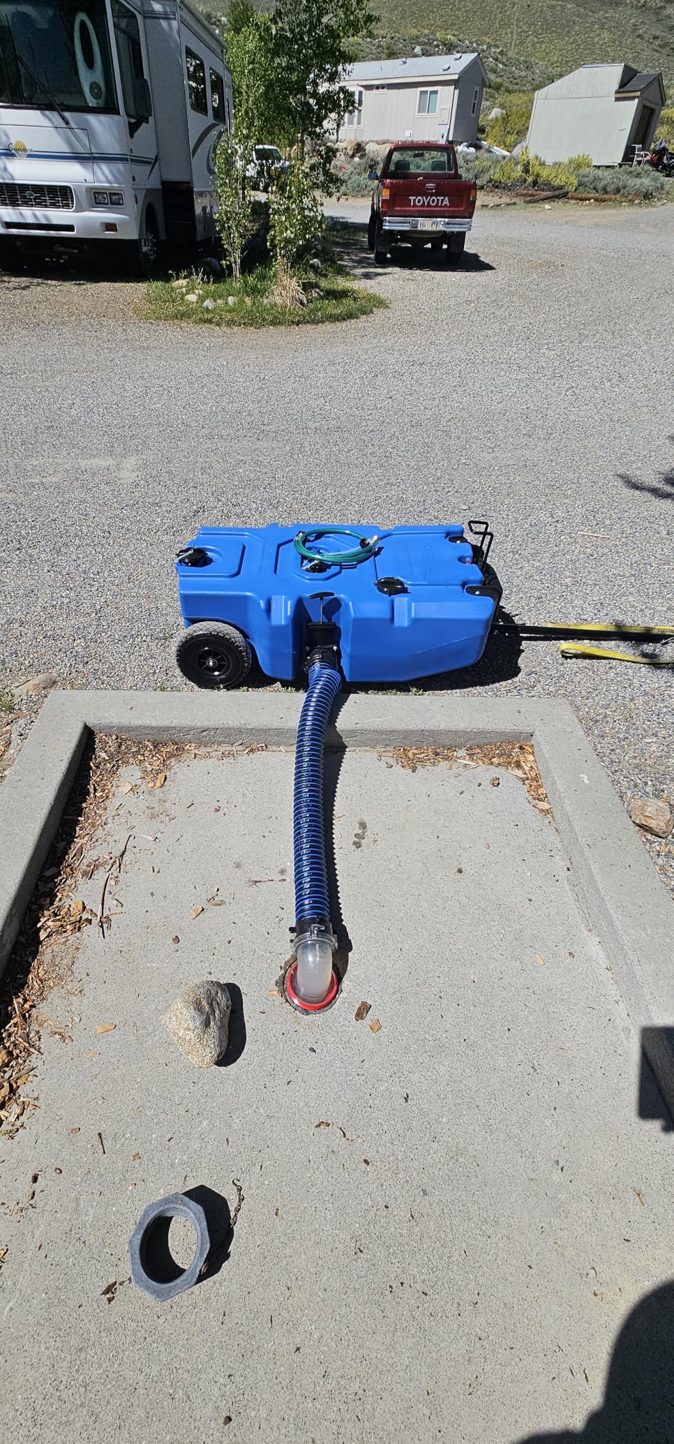 RecPro RV 36 Gallon Portable Waste Tank (Blue) | Tote & Dump | Airless, No-Flat Tires | Capacity Indicator | Gloves Included customer photo 2